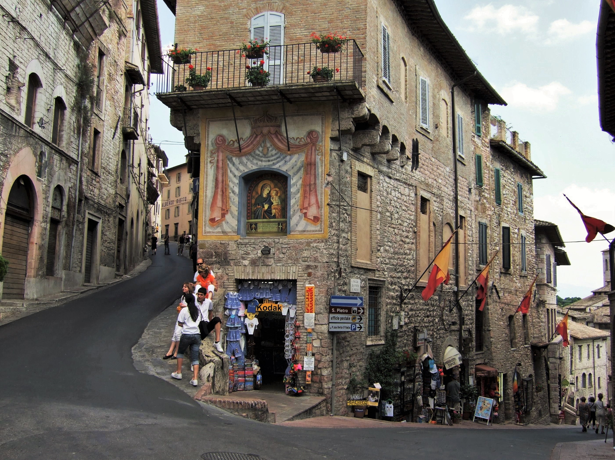 Fujifilm FinePix F31fd sample photo. Medieval tuscany- assisi- italy photography