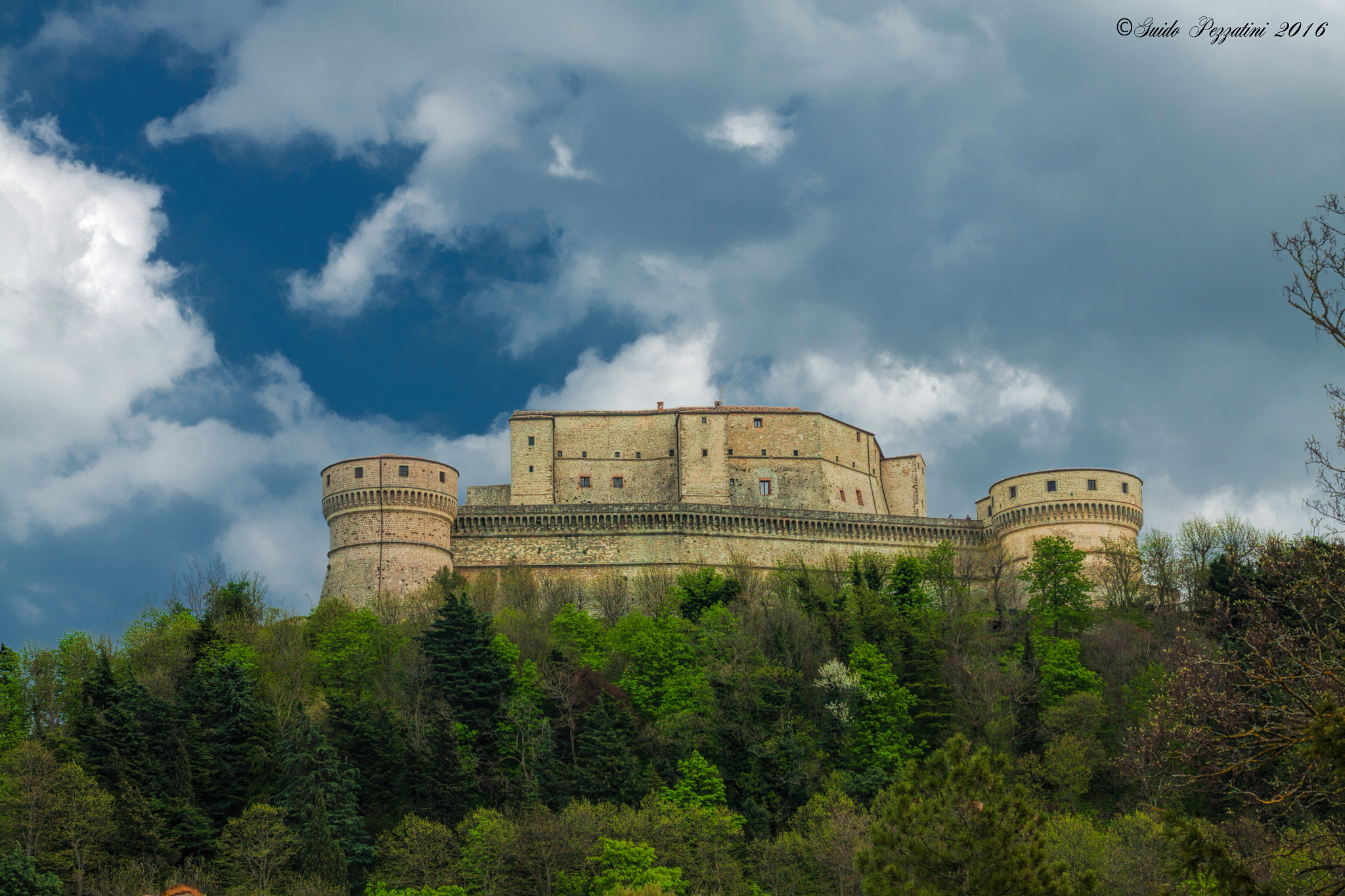 Sigma 17-70mm F2.8-4 DC Macro OS HSM sample photo. Castle of s.leo photography