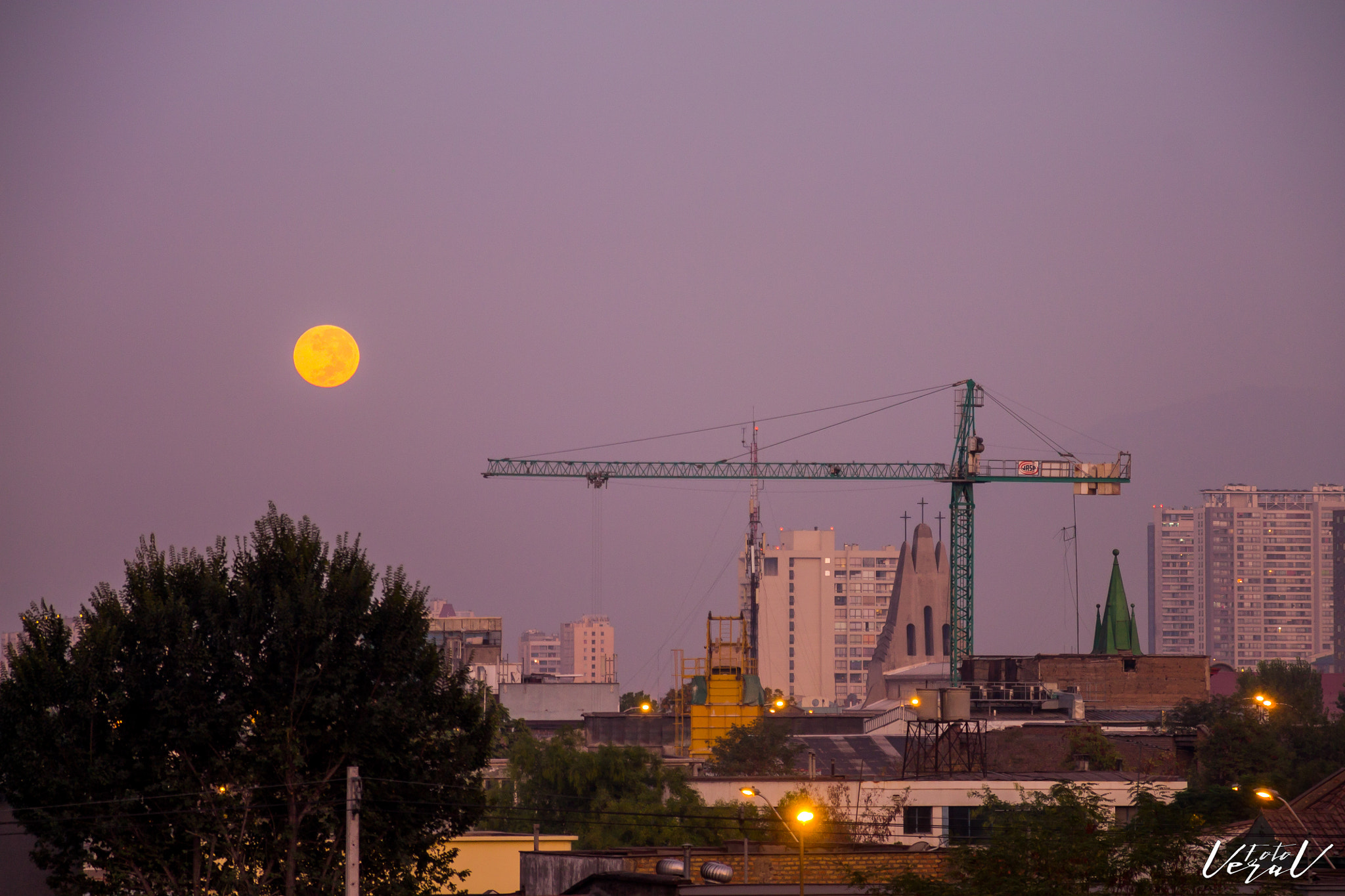 Sigma 18-125mm F3.8-5.6 DC OS HSM sample photo. Luna de amanecer photography