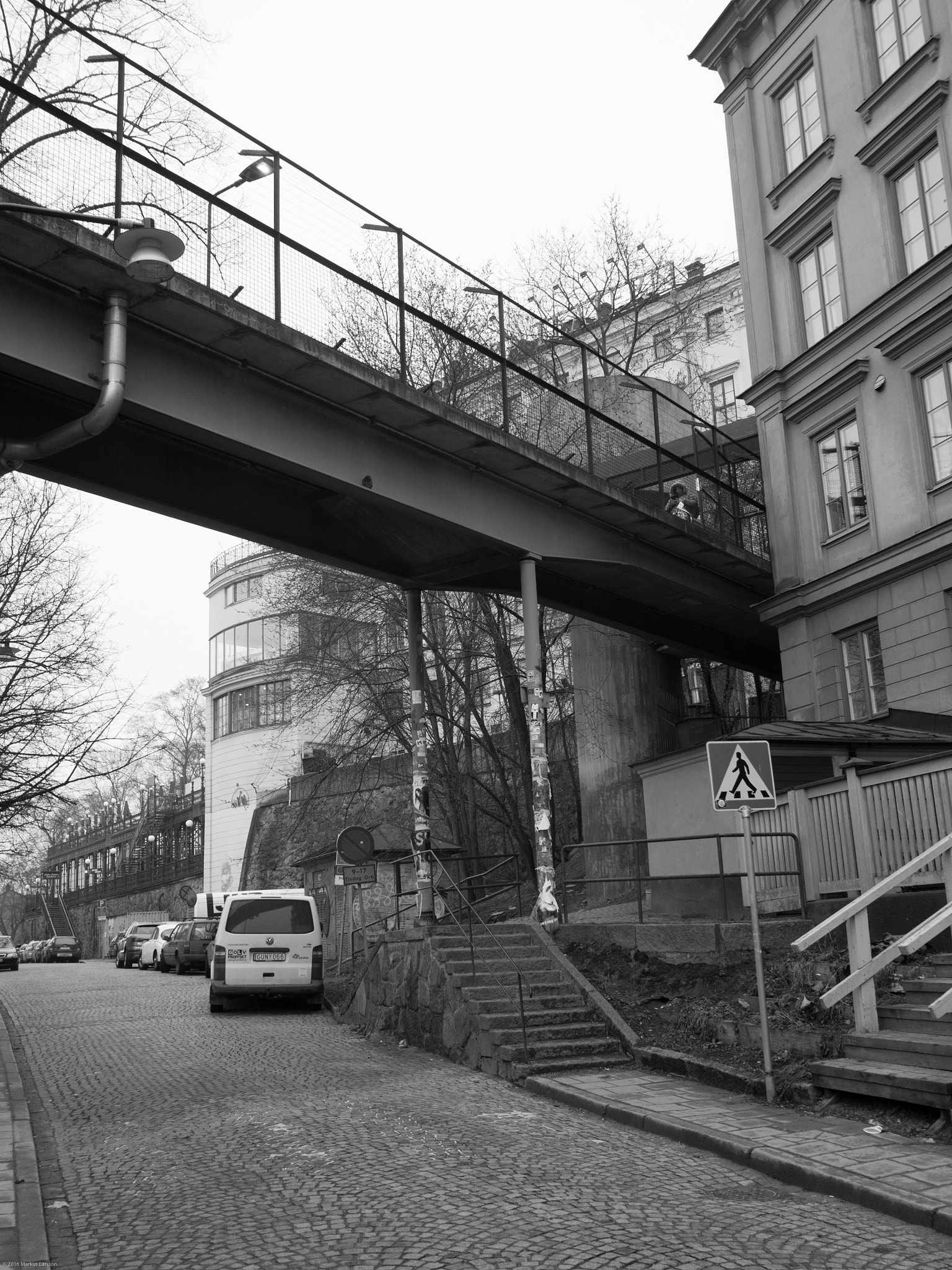 Olympus OM-D E-M5 + Olympus M.Zuiko Digital 17mm F1.8 sample photo. Footbridge, slussen stockholm photography