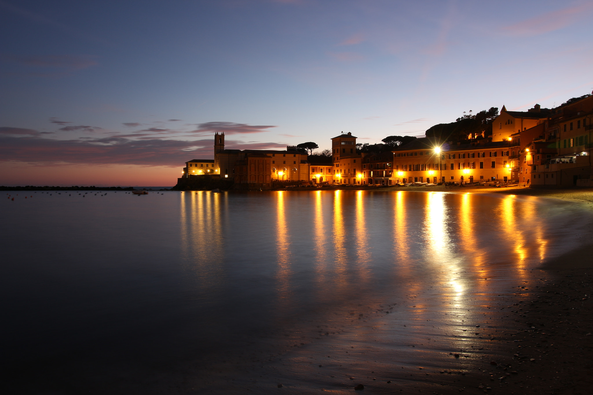 Canon EF-S 10-18mm F4.5–5.6 IS STM sample photo. Sunset in silence photography