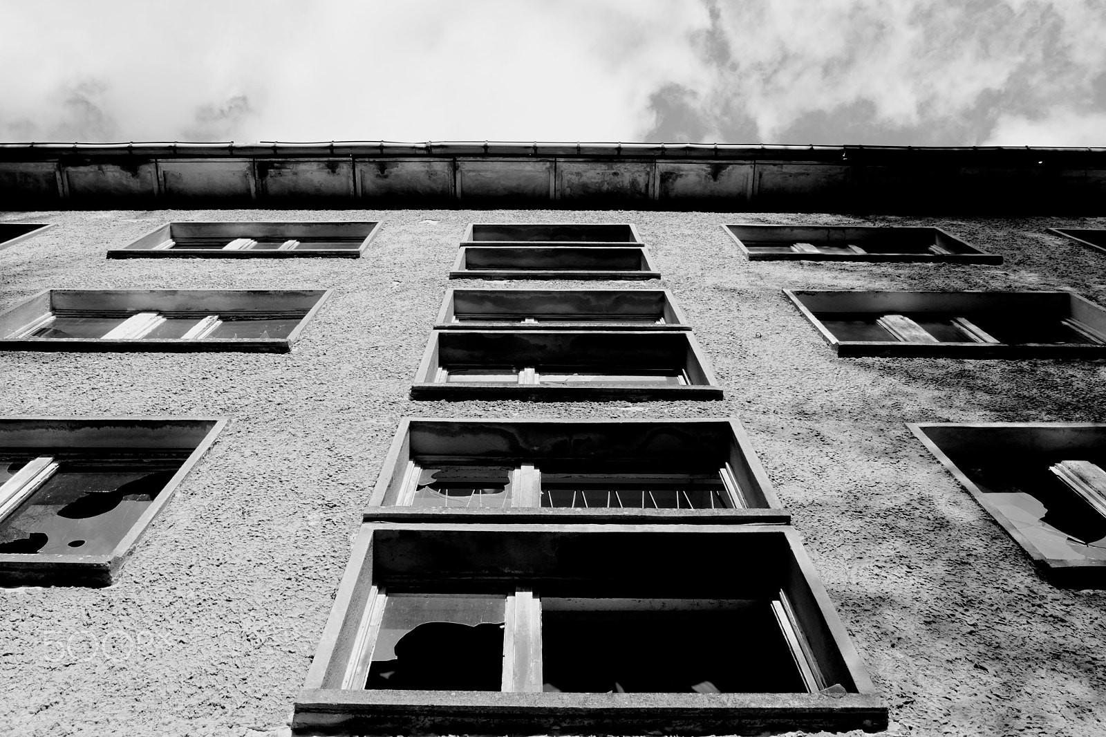 Canon 18-35mm sample photo. Abandoned housing area photography