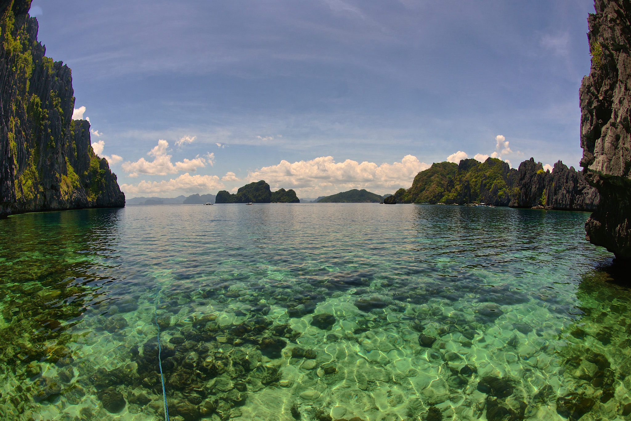 Sony Alpha DSLR-A850 + Sony 16mm F2.8 Fisheye sample photo. Infinite underwater horizons photography