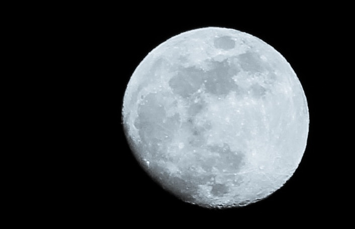 Canon EF75-300mm f/4-5.6 USM sample photo. To the moon photography