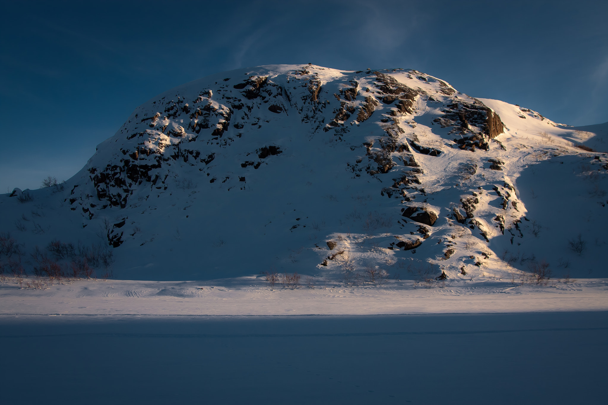 Canon EOS 40D + Sigma 20mm EX f/1.8 sample photo. Tundra in blue photography