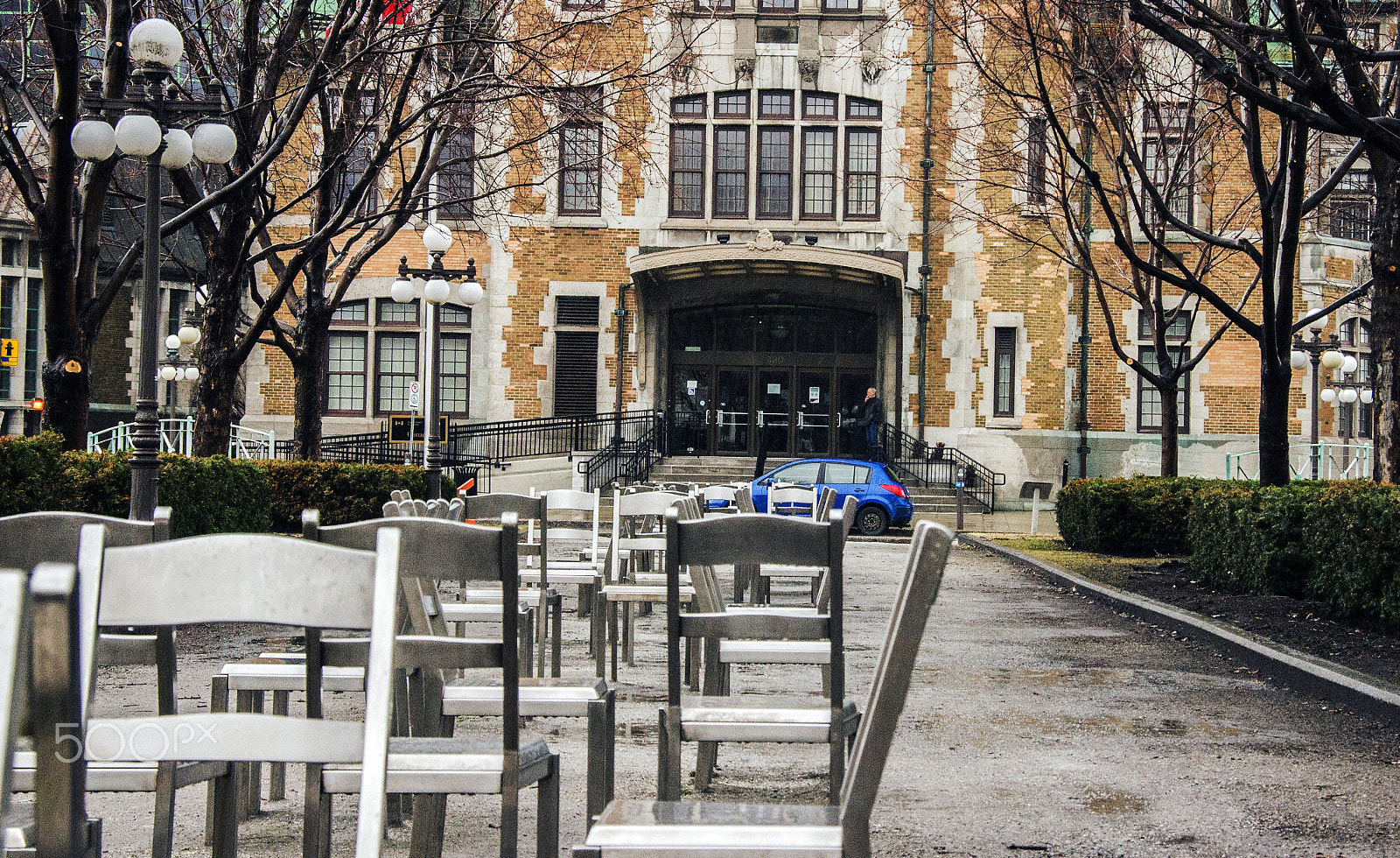 Sony Alpha DSLR-A500 sample photo. Urban furniture, railroad station photography