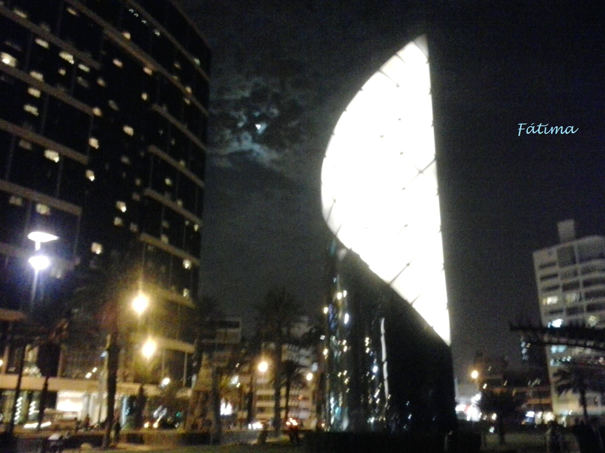 Samsung Galaxy Music Duos sample photo. La luna en miraflores photography