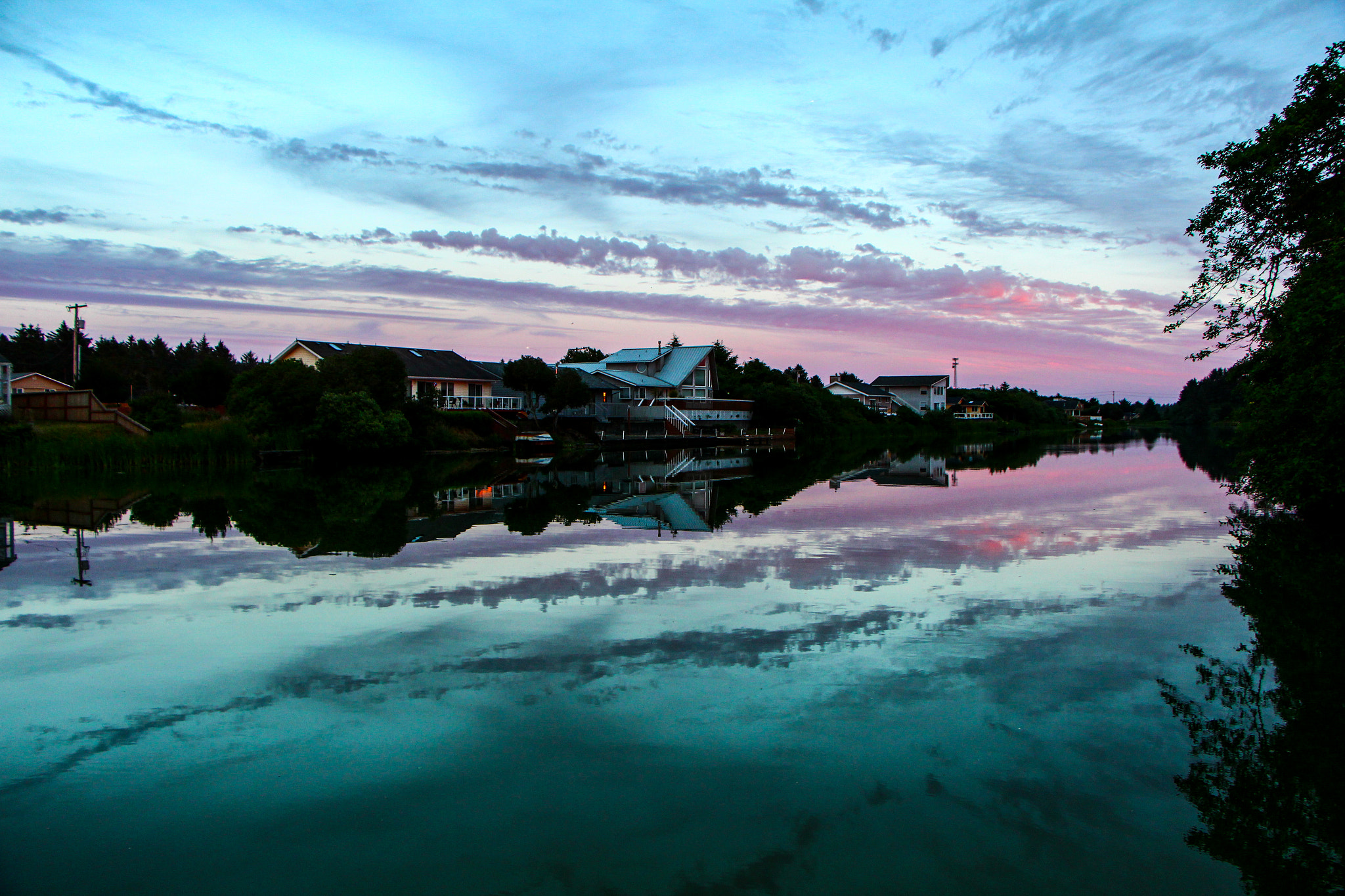 Canon EF-S 18-135mm F3.5-5.6 IS STM sample photo. Sunset on the canal photography
