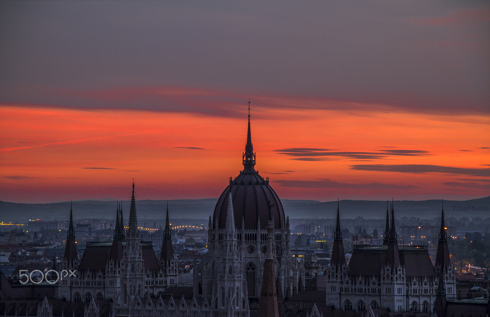 Canon EF-S 18-135mm F3.5-5.6 IS STM sample photo. Parlament, budapest photography