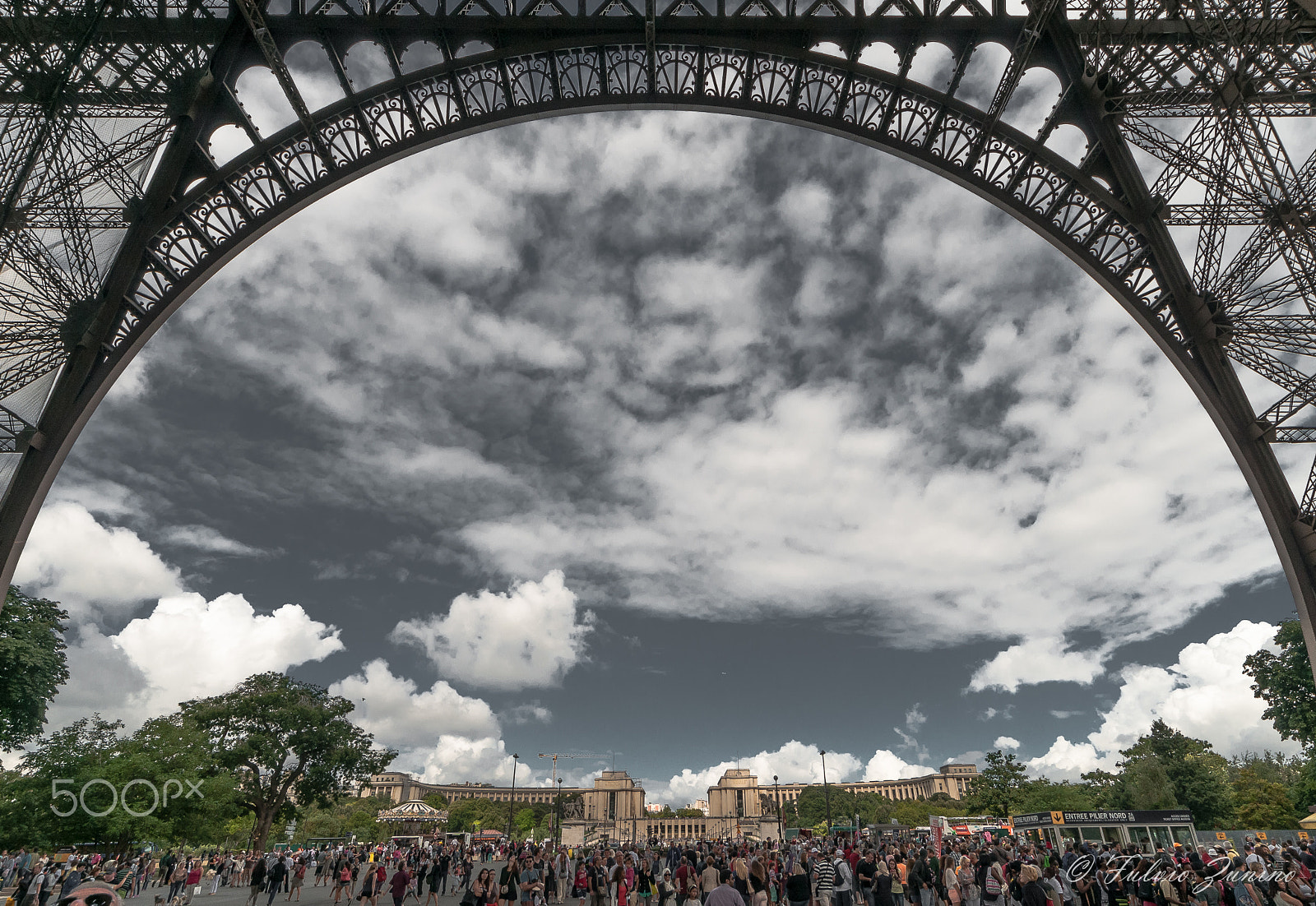 Sigma 12-24mm F4.5-5.6 EX DG Aspherical HSM sample photo. Under la tour de paris photography