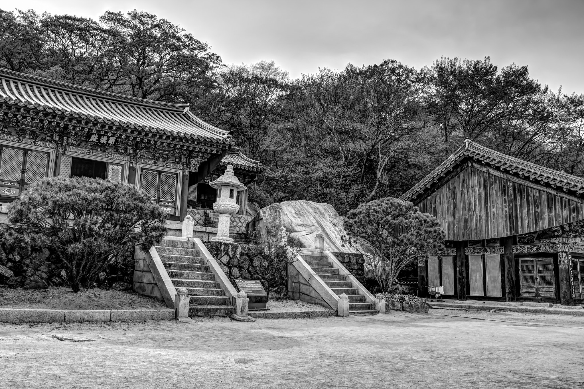Sony ILCA-77M2 + Sigma 17-70mm F2.8-4.5 (D) sample photo. Beomeosa temple photography