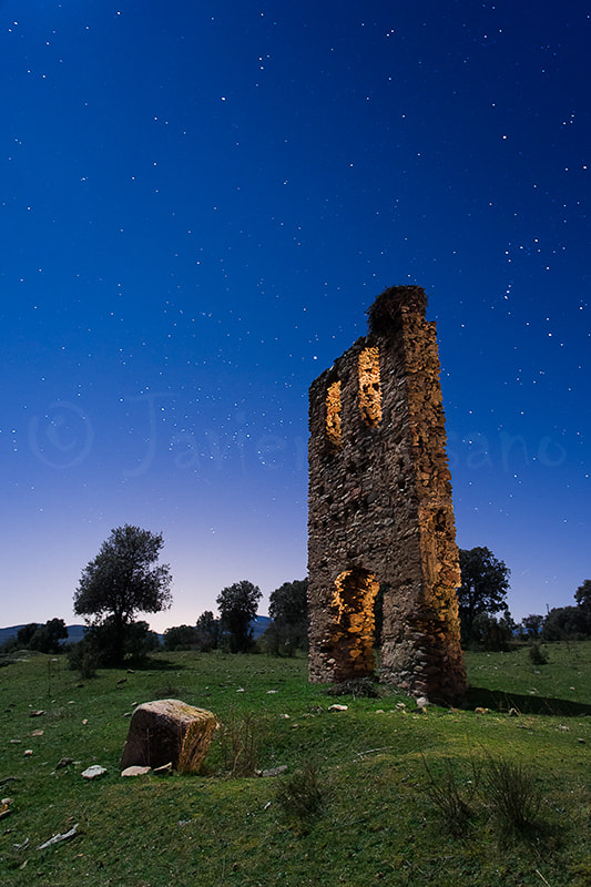 Sony a7 II + Canon EF 17-40mm F4L USM sample photo. Luces del último oficio photography
