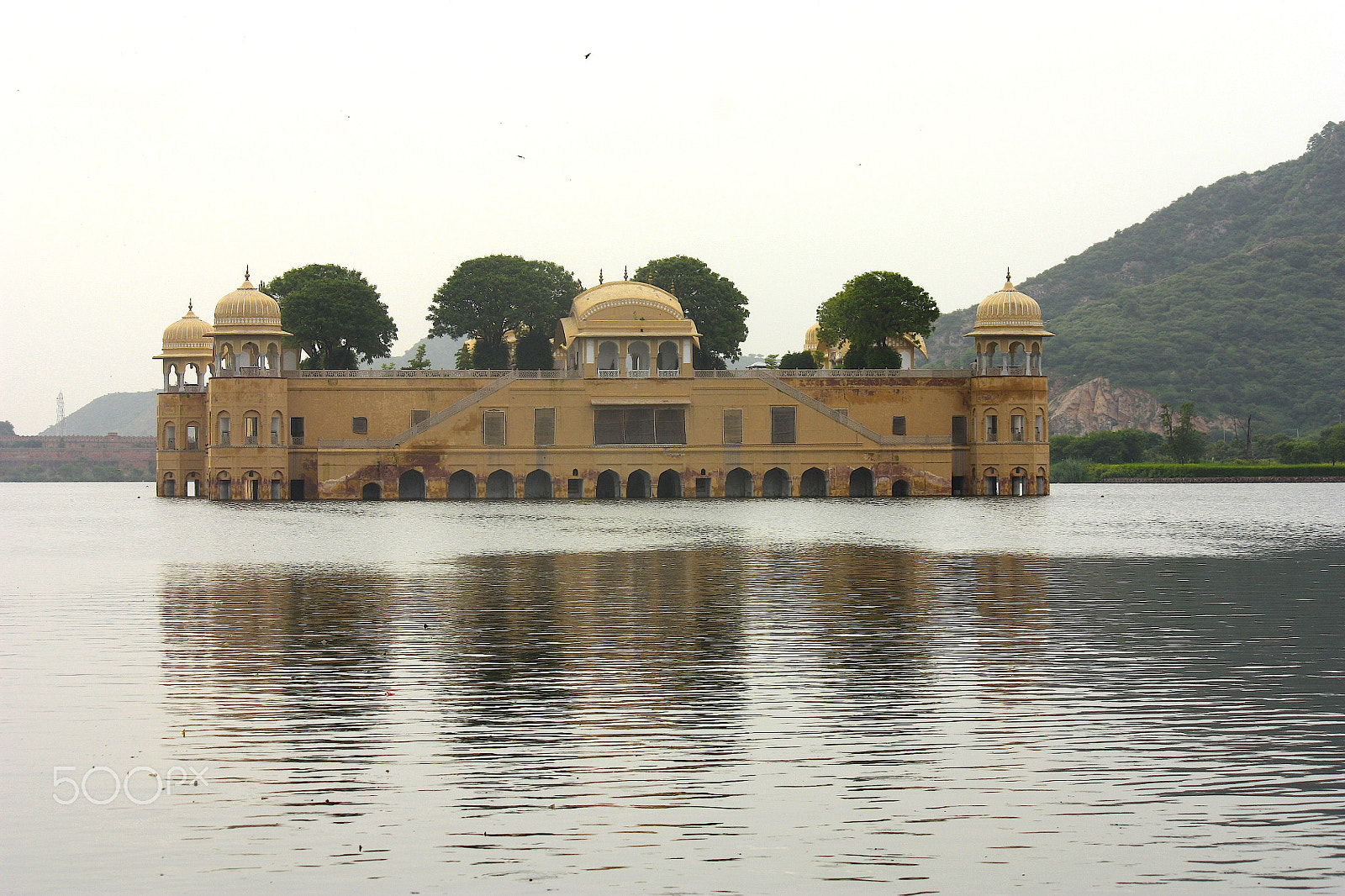 Canon EOS 450D (EOS Rebel XSi / EOS Kiss X2) + Canon EF-S 55-250mm F4-5.6 IS II sample photo. The full jal mahal standing (half standing) photography