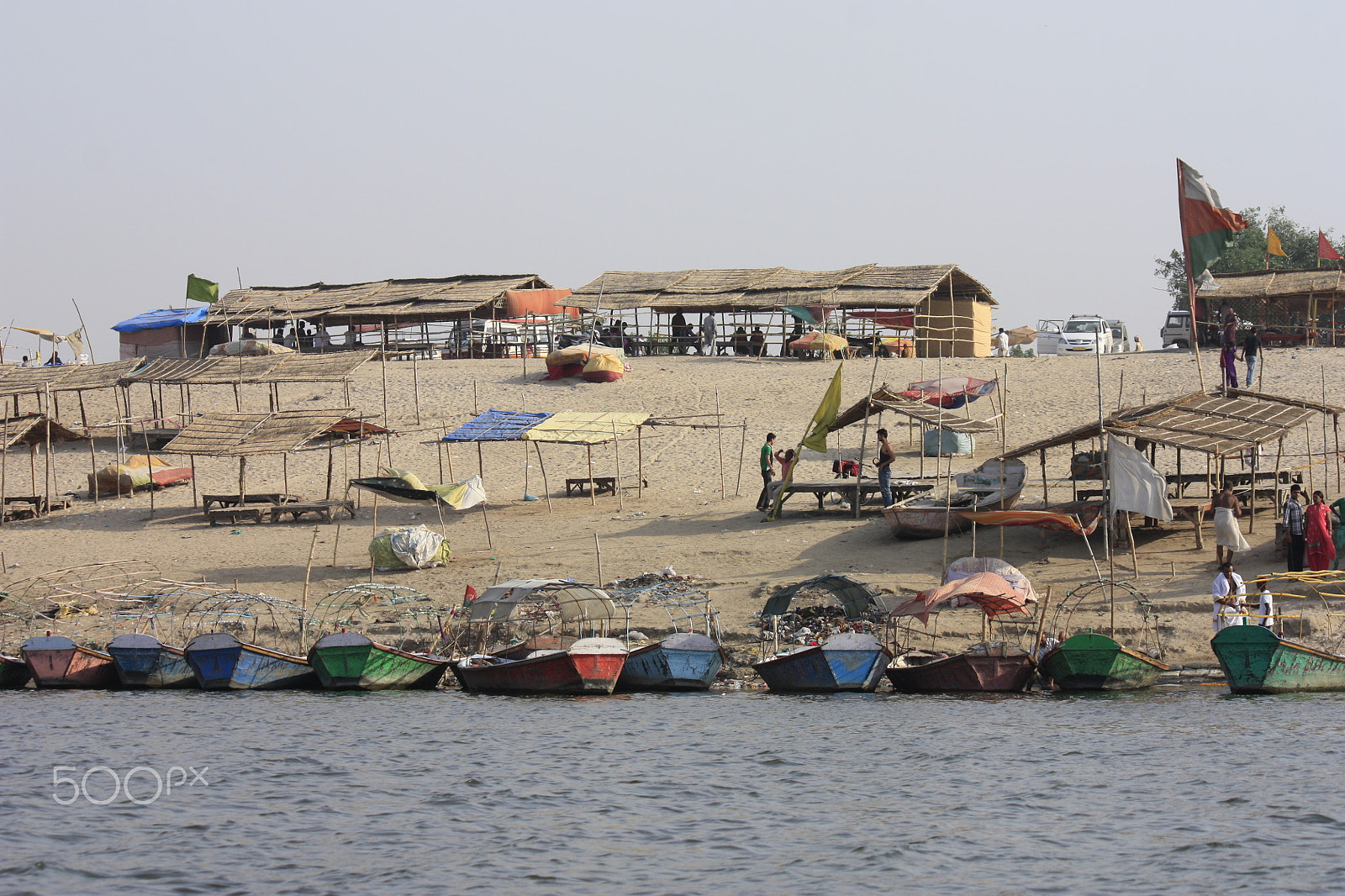 Canon EOS 450D (EOS Rebel XSi / EOS Kiss X2) sample photo. Colourful boats for pilgrims photography