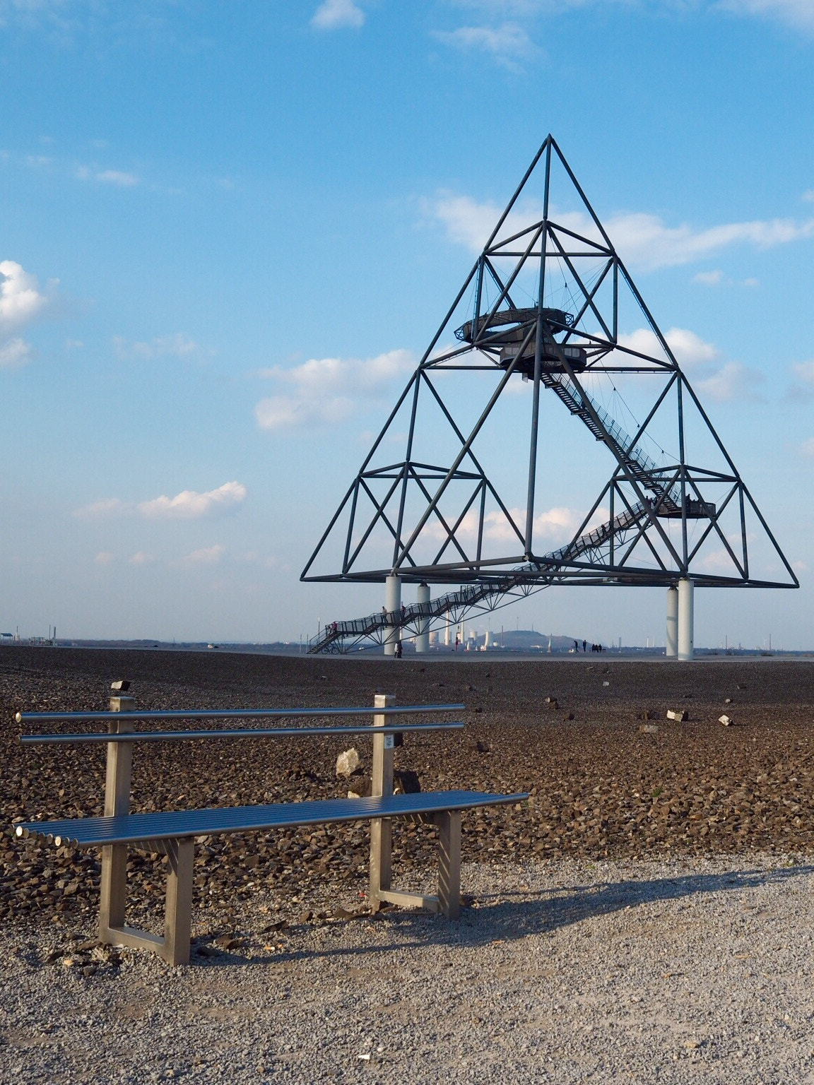 Olympus OM-D E-M5 II + Olympus M.Zuiko Digital 17mm F1.8 sample photo. Tetraeder auf der halde beckstrasse, bottrop photography