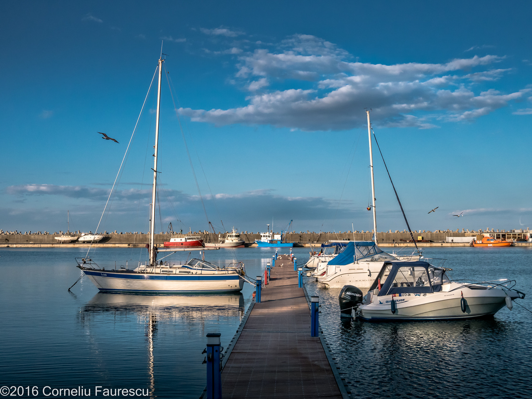 Panasonic Lumix DMC-G5 + Panasonic Lumix G 20mm F1.7 ASPH sample photo. Evening seascape photography