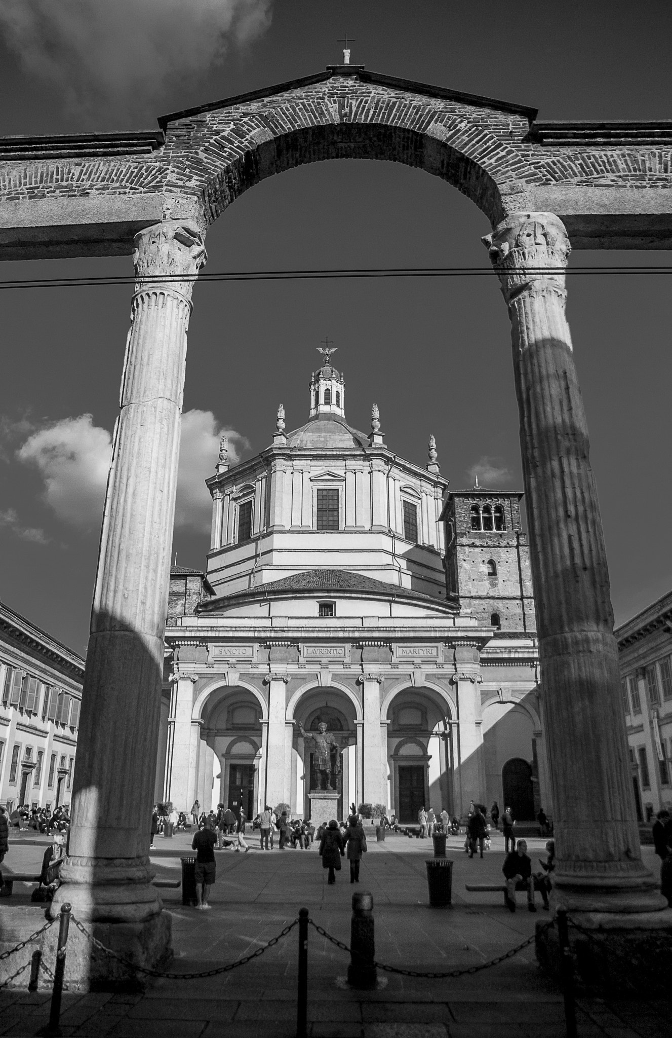 Canon EOS 400D (EOS Digital Rebel XTi / EOS Kiss Digital X) sample photo. Basilica di san lorenzo alle colonne photography