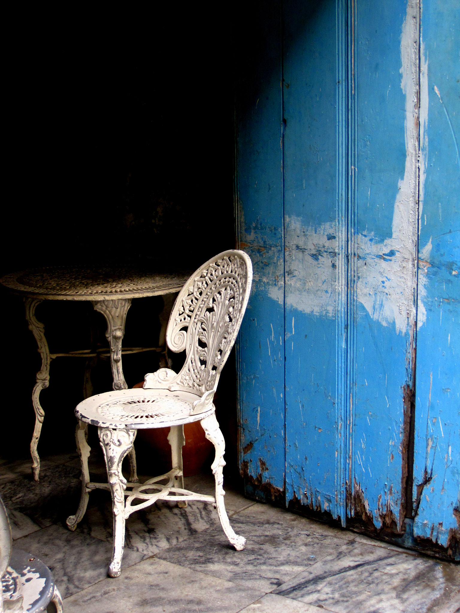 Canon PowerShot SD970 IS (Digital IXUS 990 IS / IXY Digital 830 IS) sample photo. Chair and table, havana, cuba photography