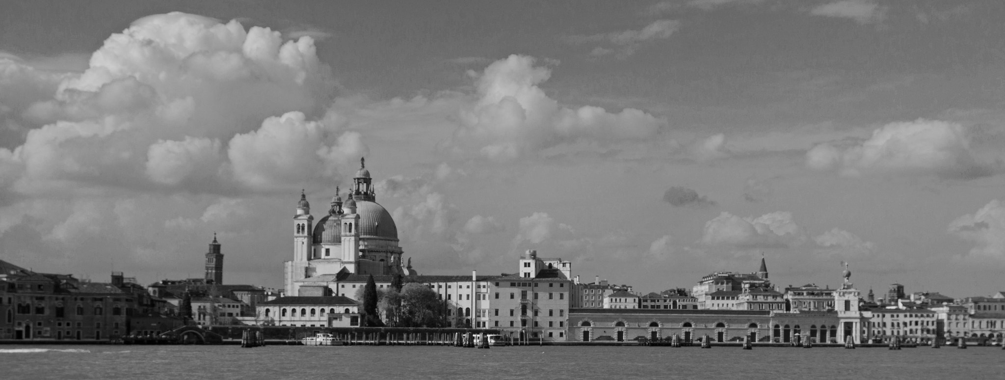 Sigma 17-70mm F2.8-4 DC Macro OS HSM sample photo. Venice morning photography