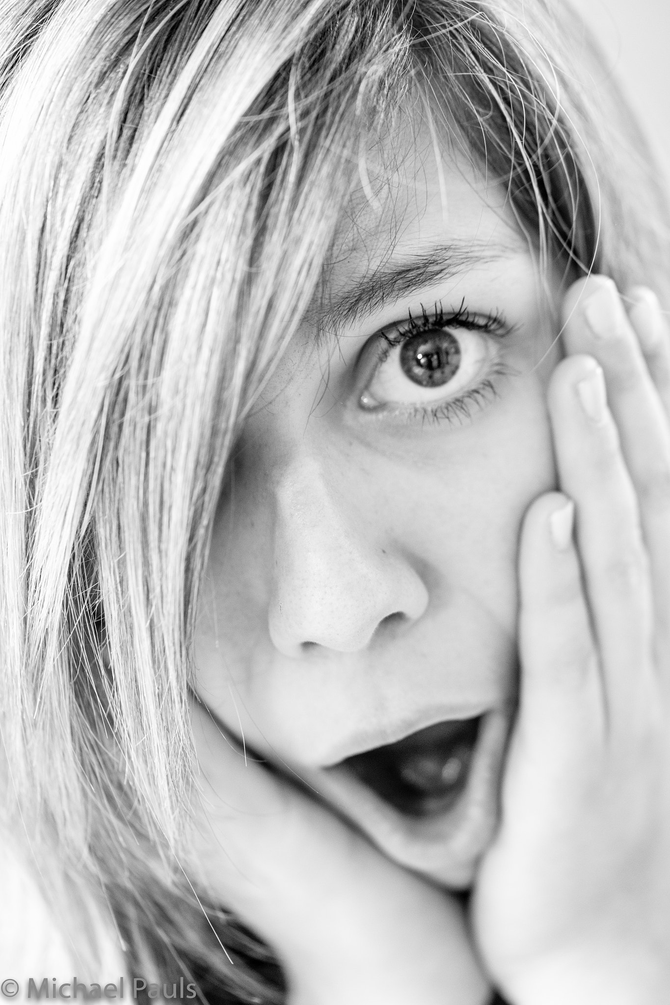 Tamron SP AF 60mm F2 Di II LD IF Macro sample photo. Furious belgian girl photography