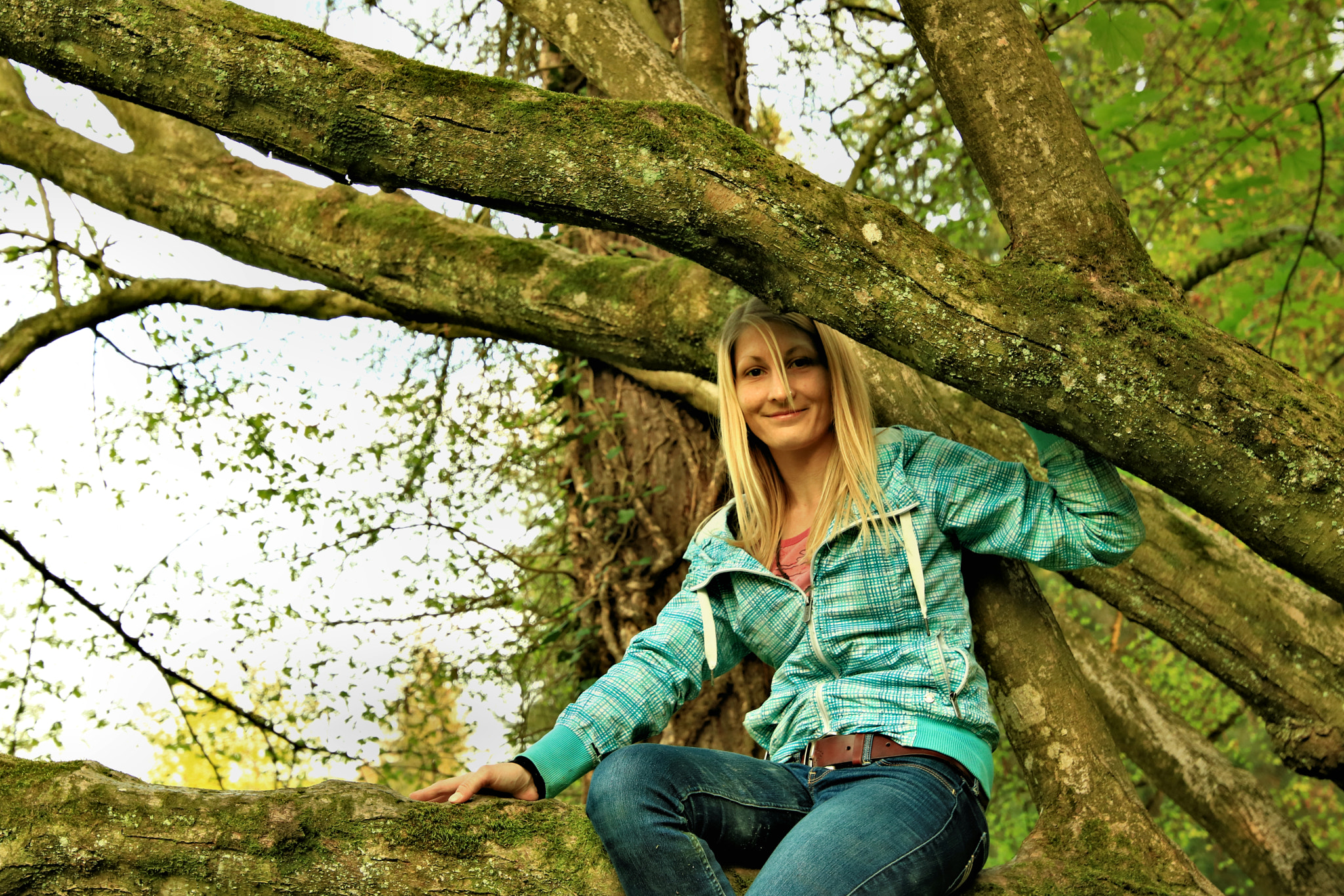 Canon EOS 750D (EOS Rebel T6i / EOS Kiss X8i) sample photo. Susi in the tree photography