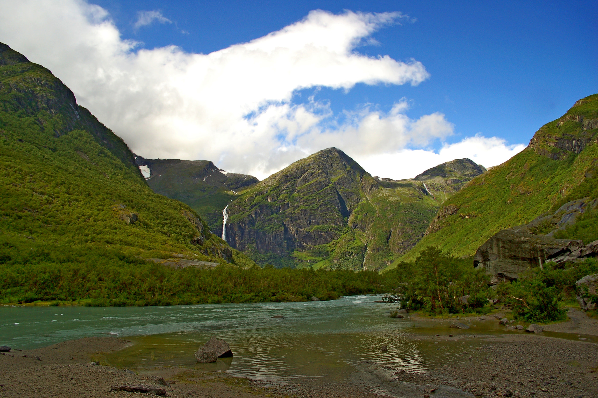 Nikon D50 + Sigma 18-50mm F3.5-5.6 DC sample photo. Mountains in norway photography