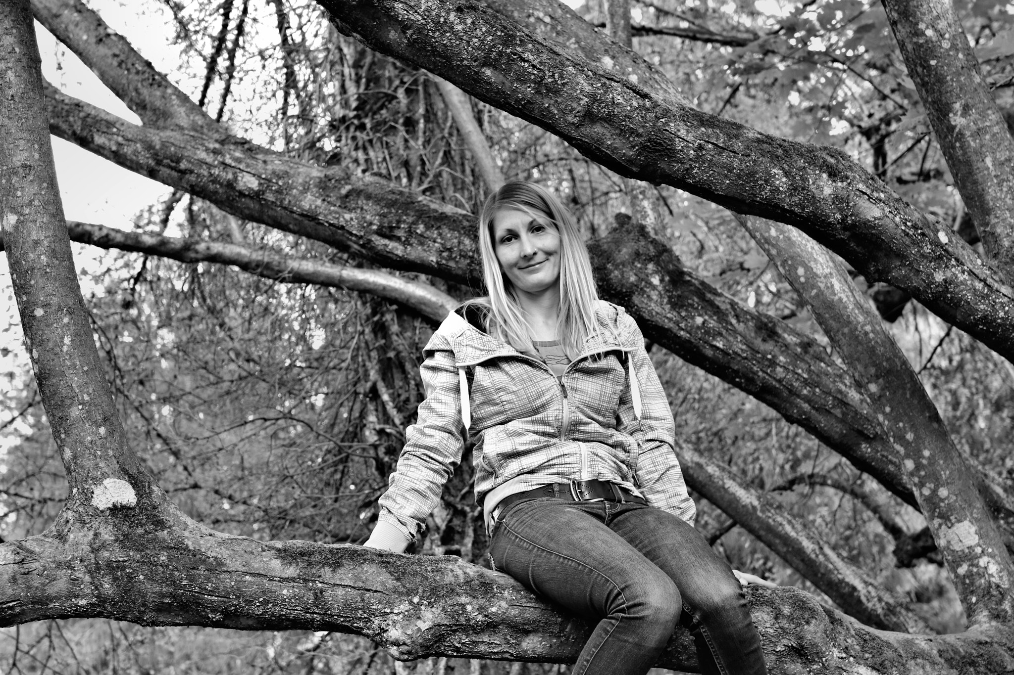 Canon EOS 750D (EOS Rebel T6i / EOS Kiss X8i) sample photo. Susi in the tree photography