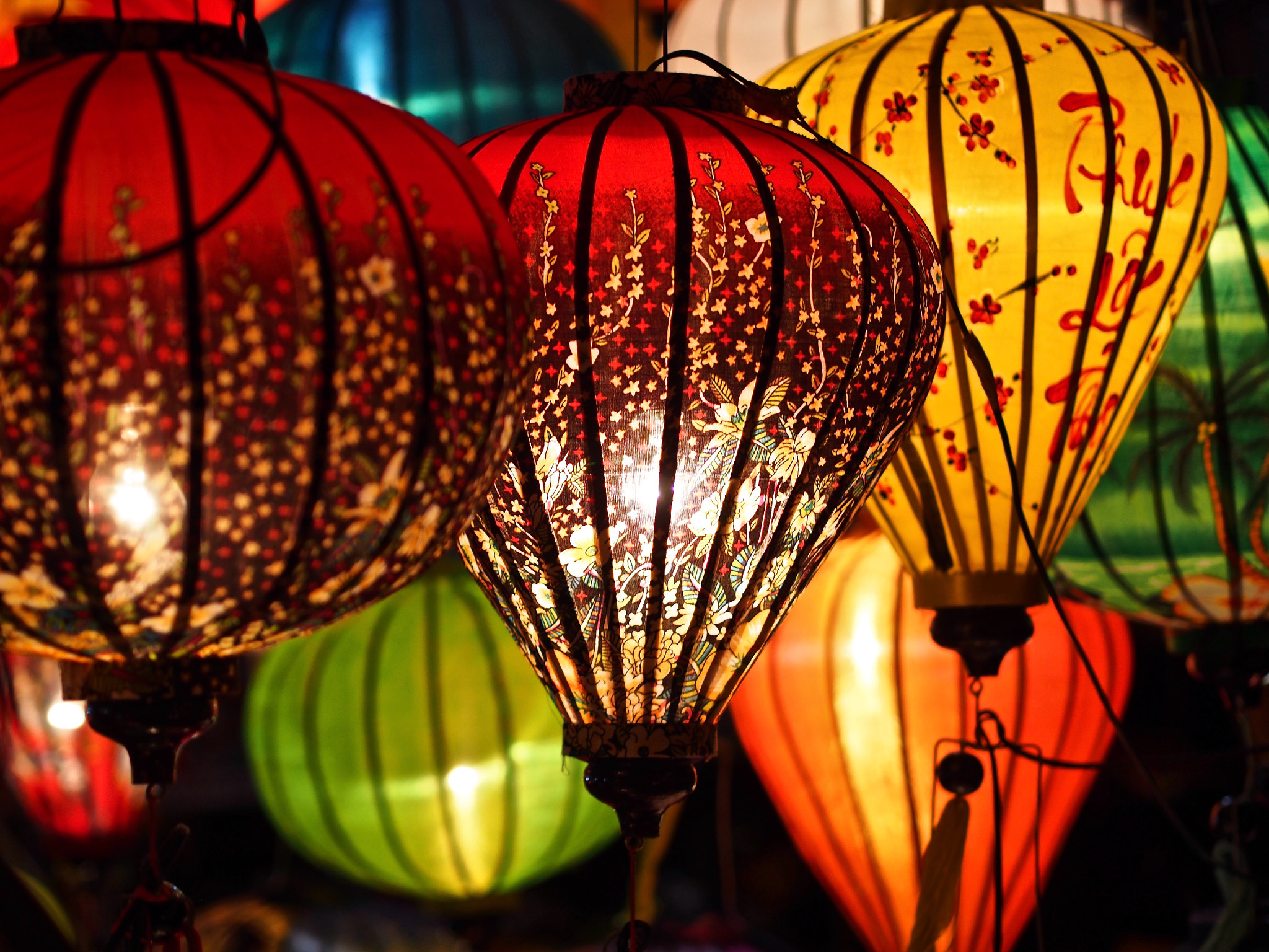 Olympus PEN E-PL5 + Olympus M.Zuiko Digital 45mm F1.8 sample photo. Hoi an lanterns photography