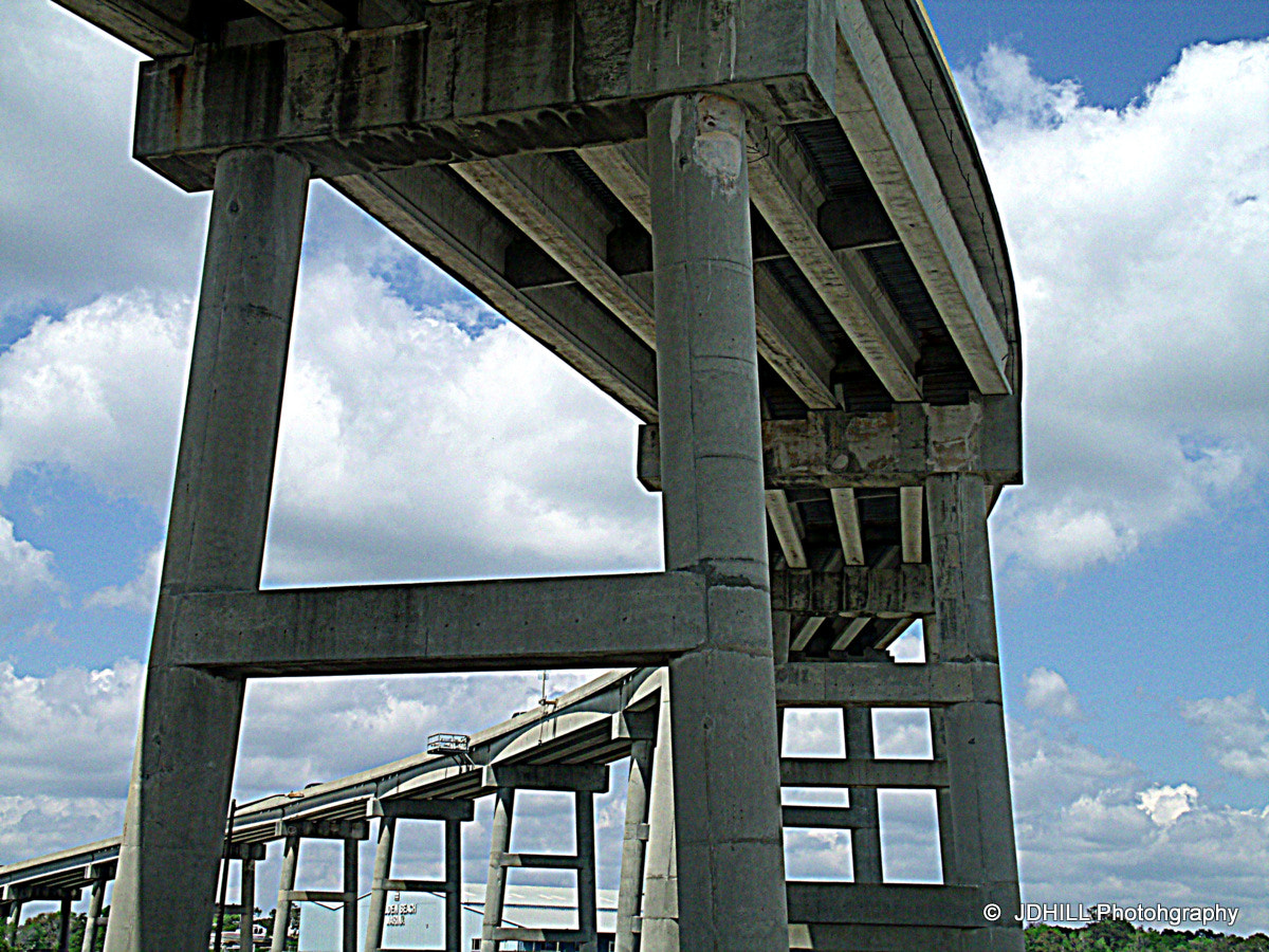 GENERAL IMAGING CO. X400 sample photo. Under the bridge photography