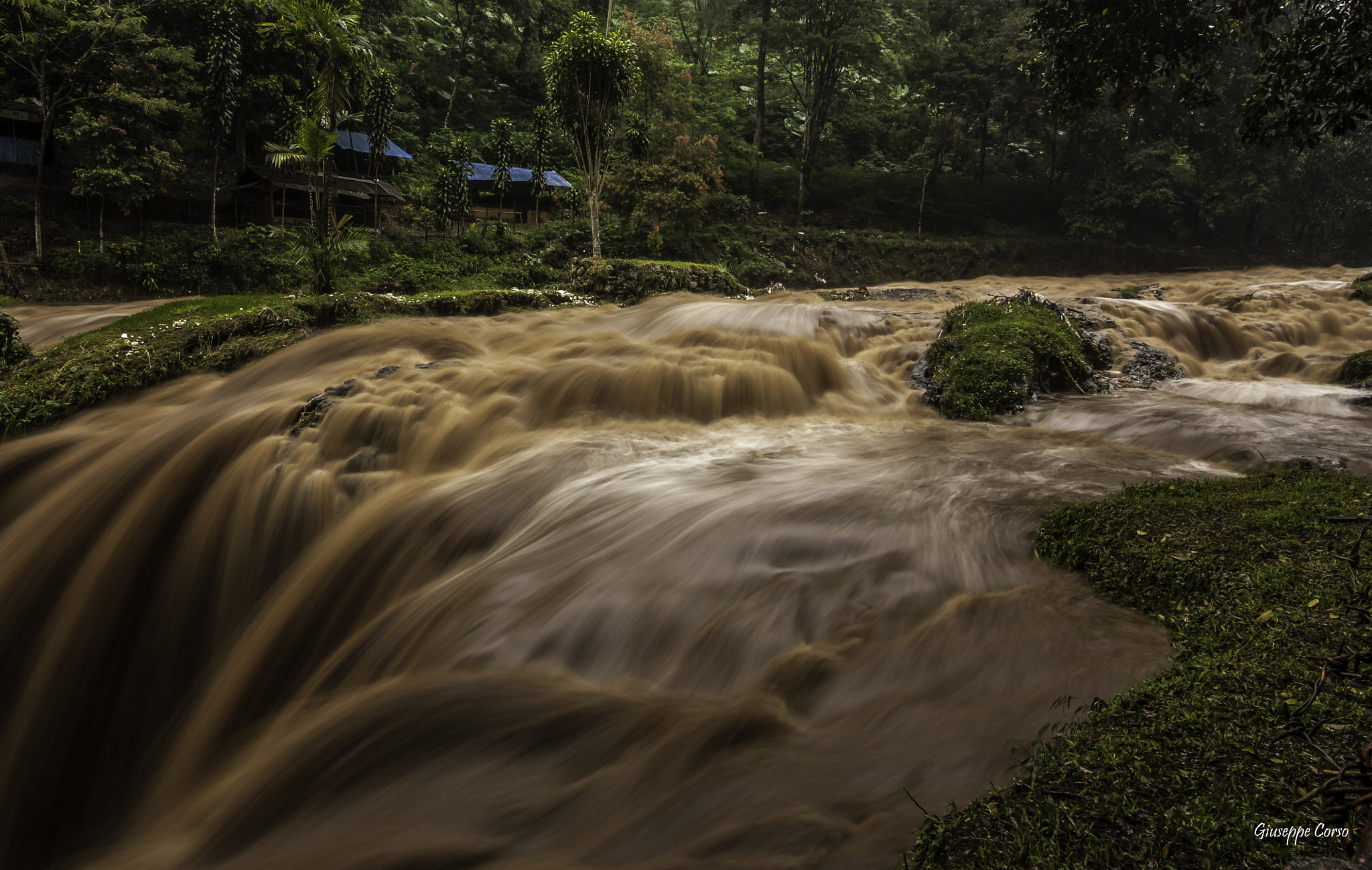 Canon EOS 450D (EOS Rebel XSi / EOS Kiss X2) sample photo. Waterfalls after flood photography