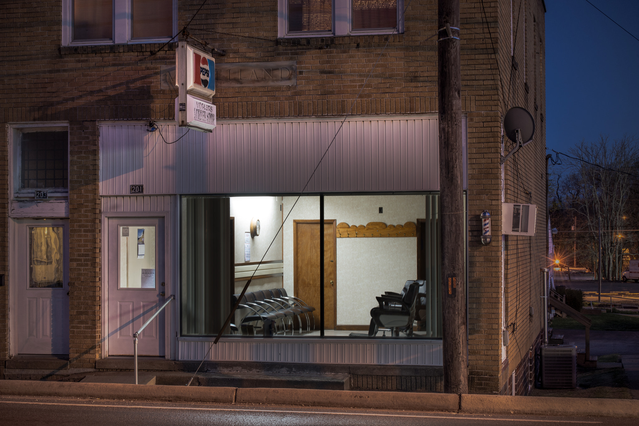 AF Zoom-Nikkor 28-80mm f/3.5-5.6D sample photo. The barbershop.....at night! photography