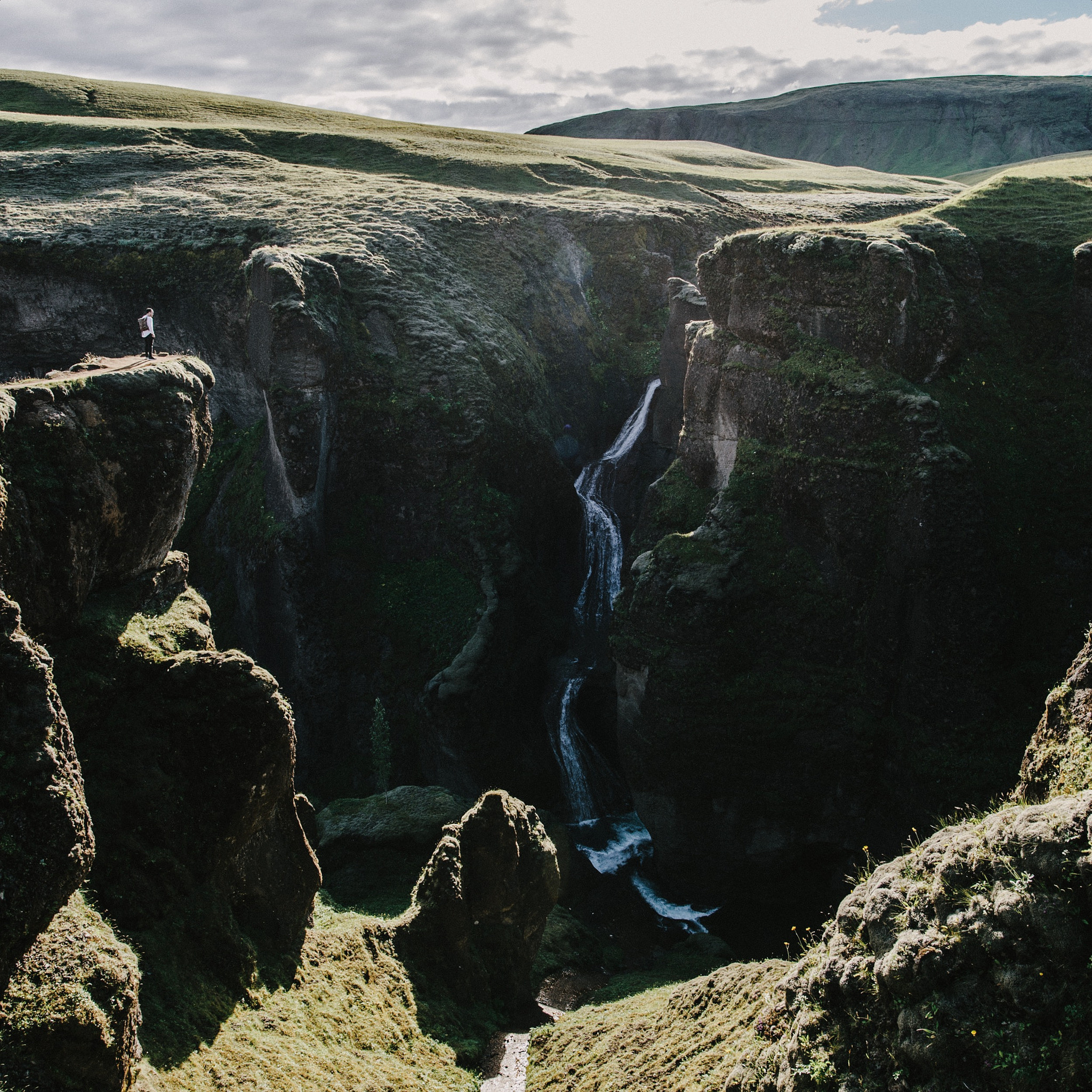 Nikon D4 + Nikon AF-S Nikkor 20mm F1.8G ED sample photo. Fjaðrárgljúfur canyon. iceland. photography