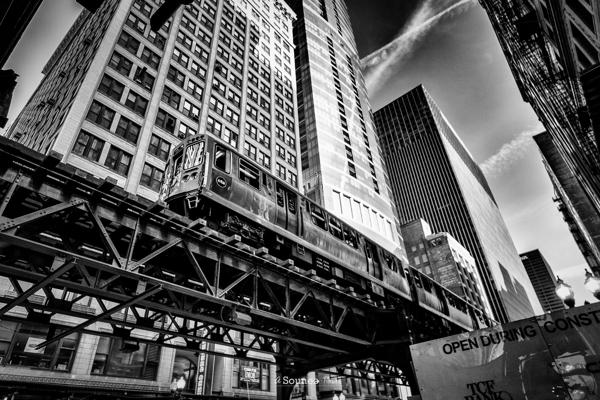 Sony a7 II + Sony E 10-18mm F4 OSS sample photo. The loop photography
