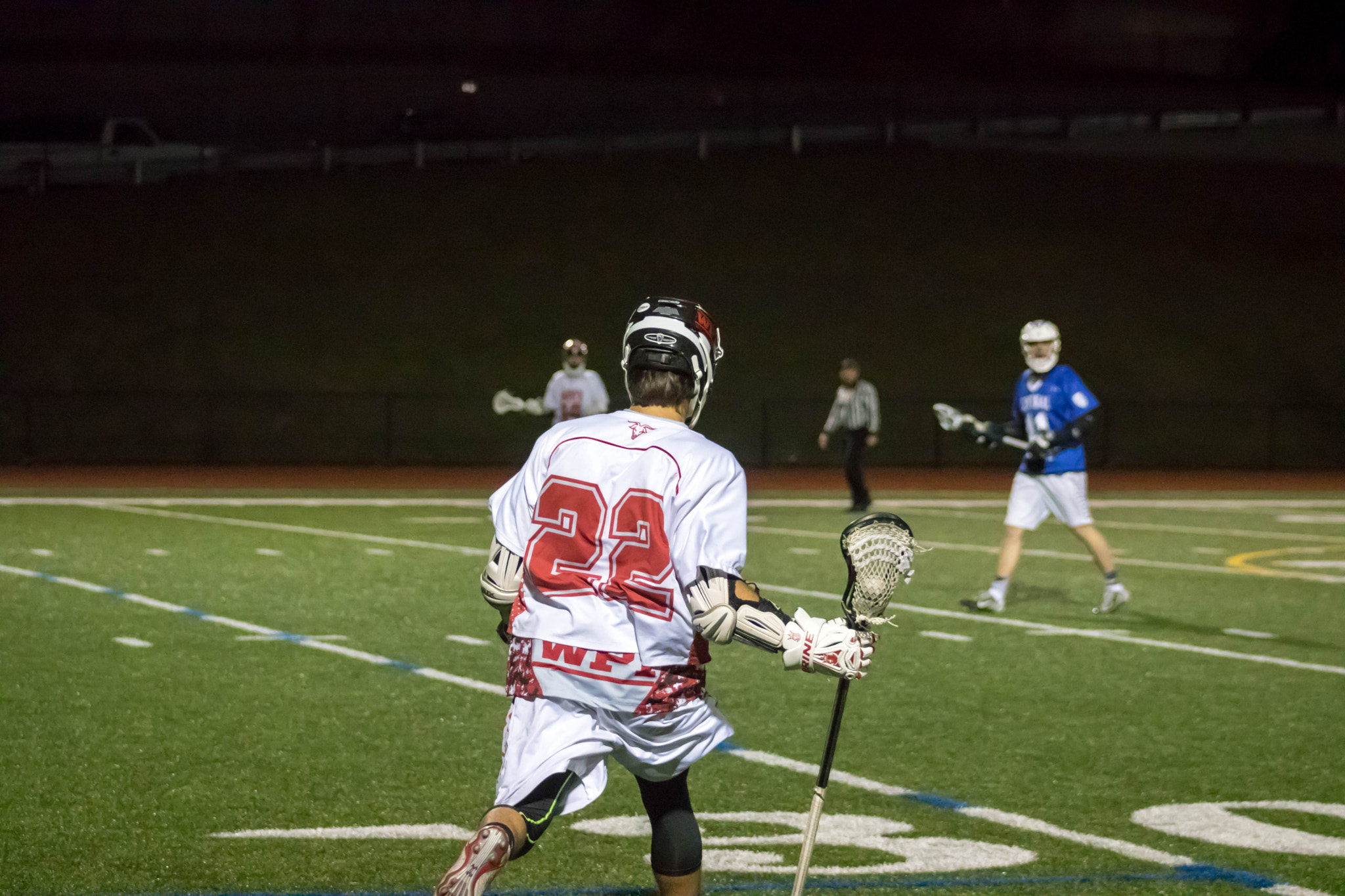 Canon EOS 750D (EOS Rebel T6i / EOS Kiss X8i) + EF75-300mm f/4-5.6 sample photo. Attackman #22 tk runs into the box after a clear photography