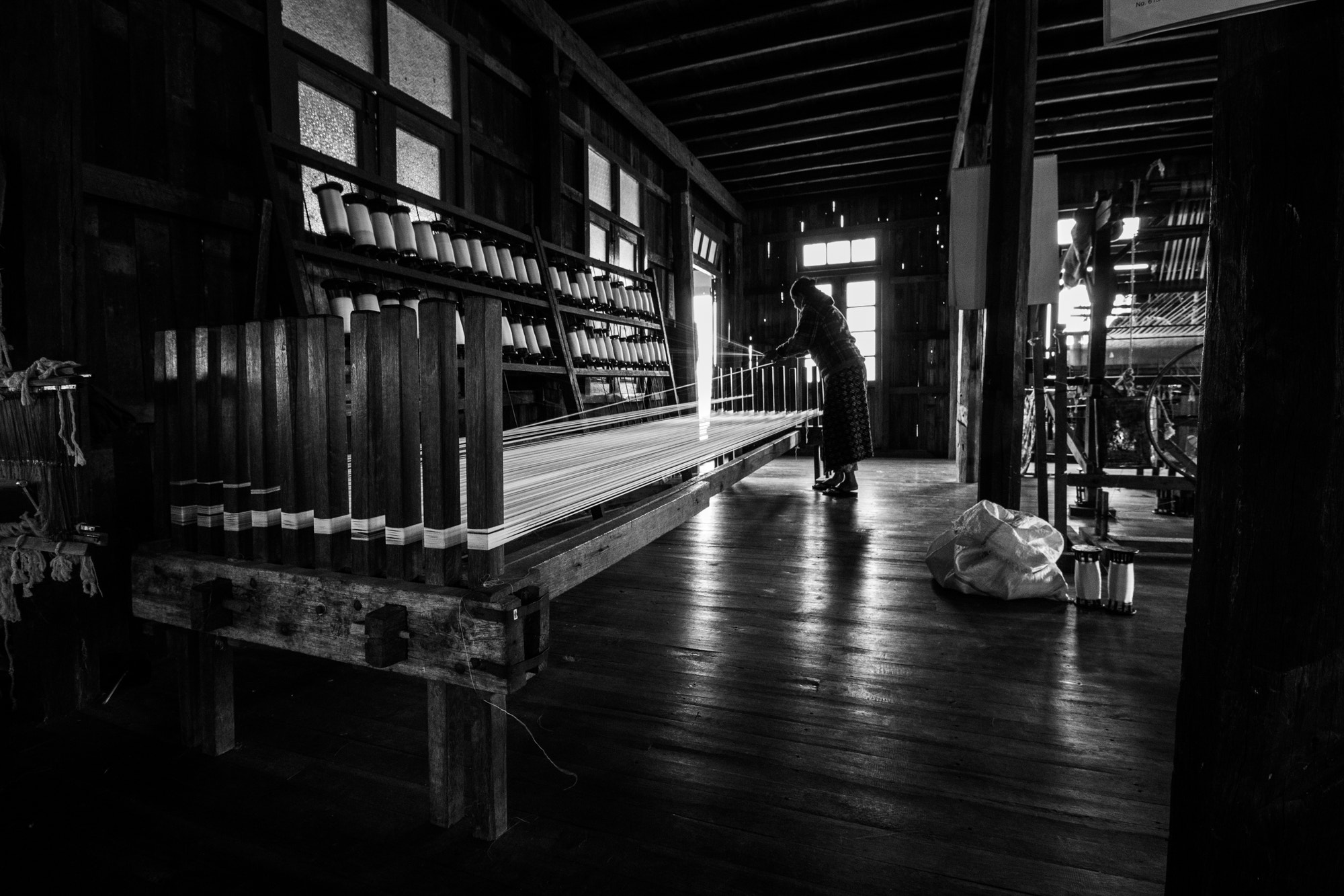 Canon EF-S 10-18mm F4.5–5.6 IS STM sample photo. Weaving workshop, floating village, inle lake photography