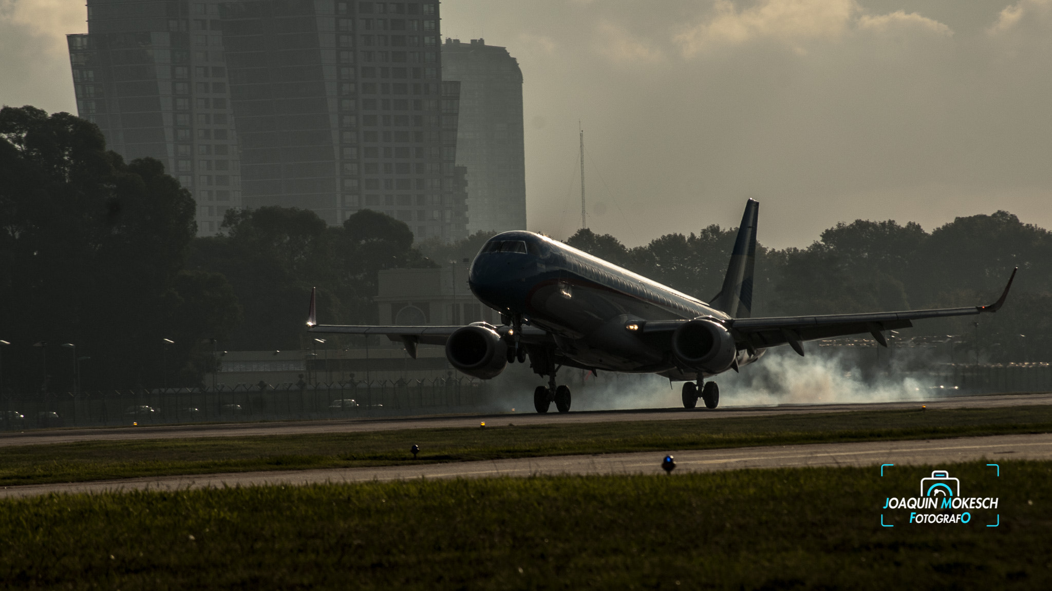 Nikon D200 sample photo. Landing e190 photography