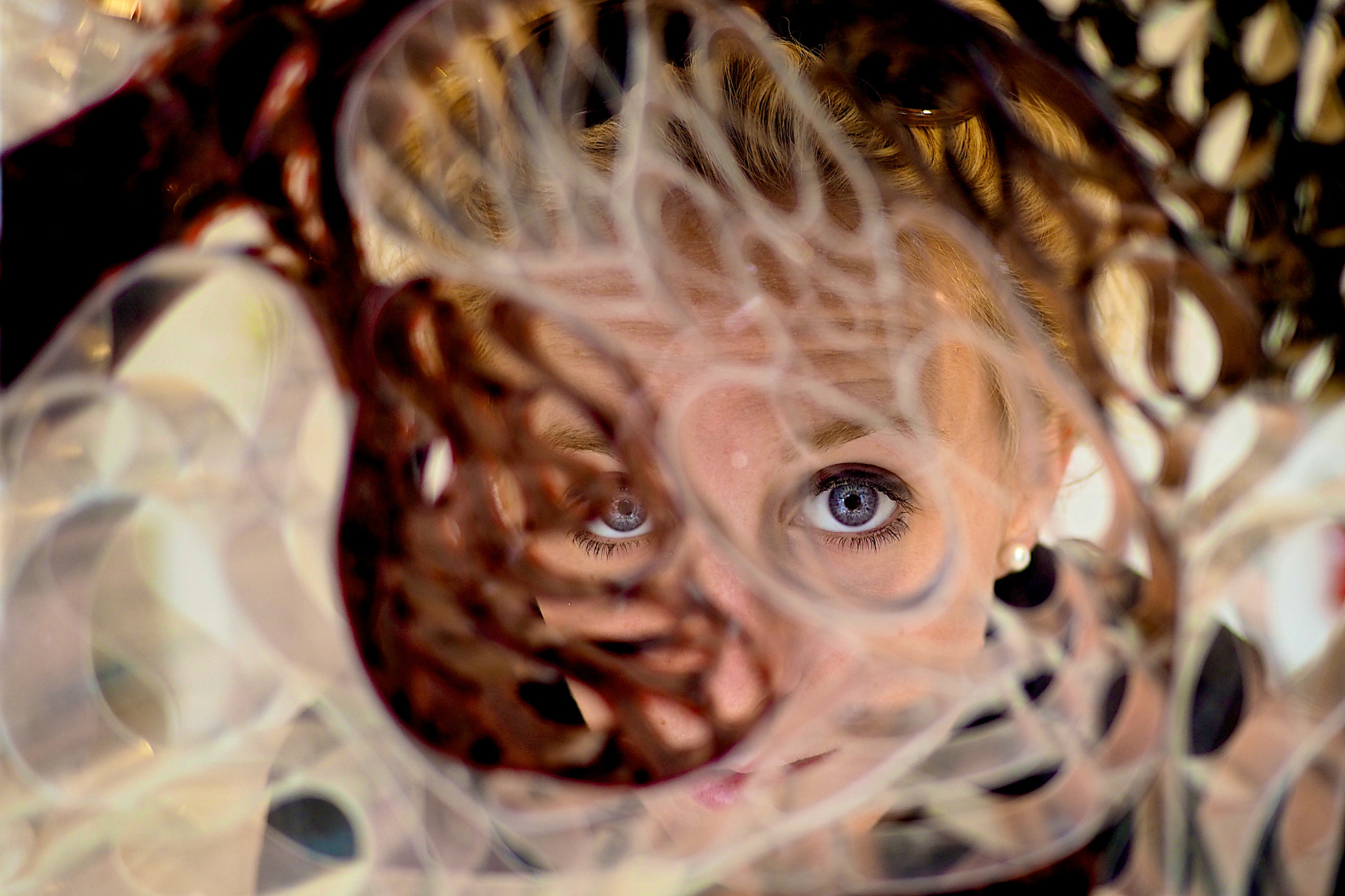Olympus OM-D E-M10 + LUMIX G 20/F1.7 II sample photo. Blue eyed labyrinth photography