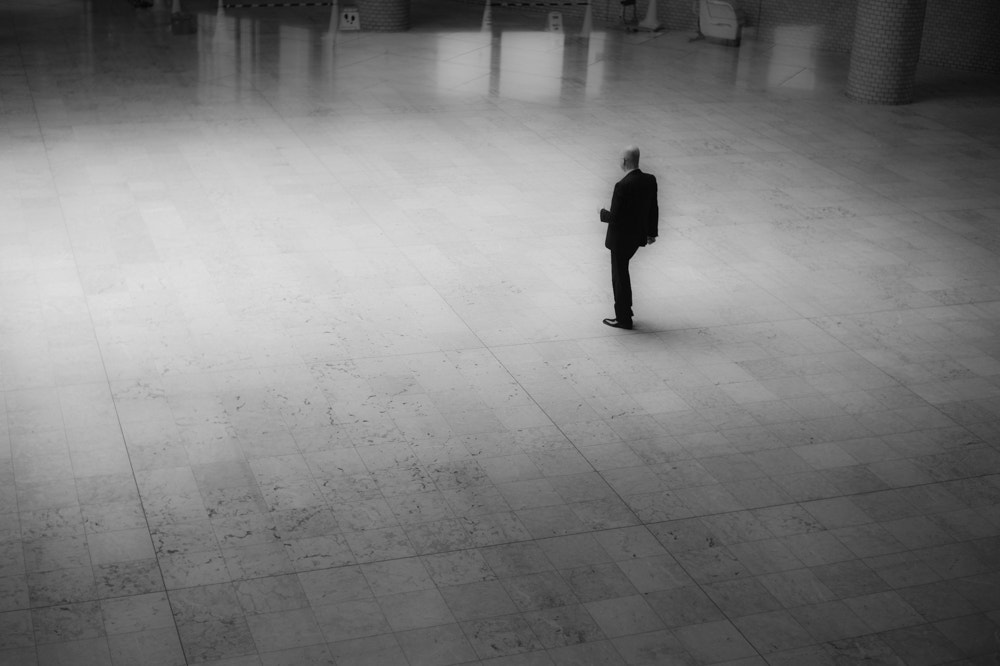 Summilux-M 50mm f/1.4 (II) sample photo. The man on the stone floor photography