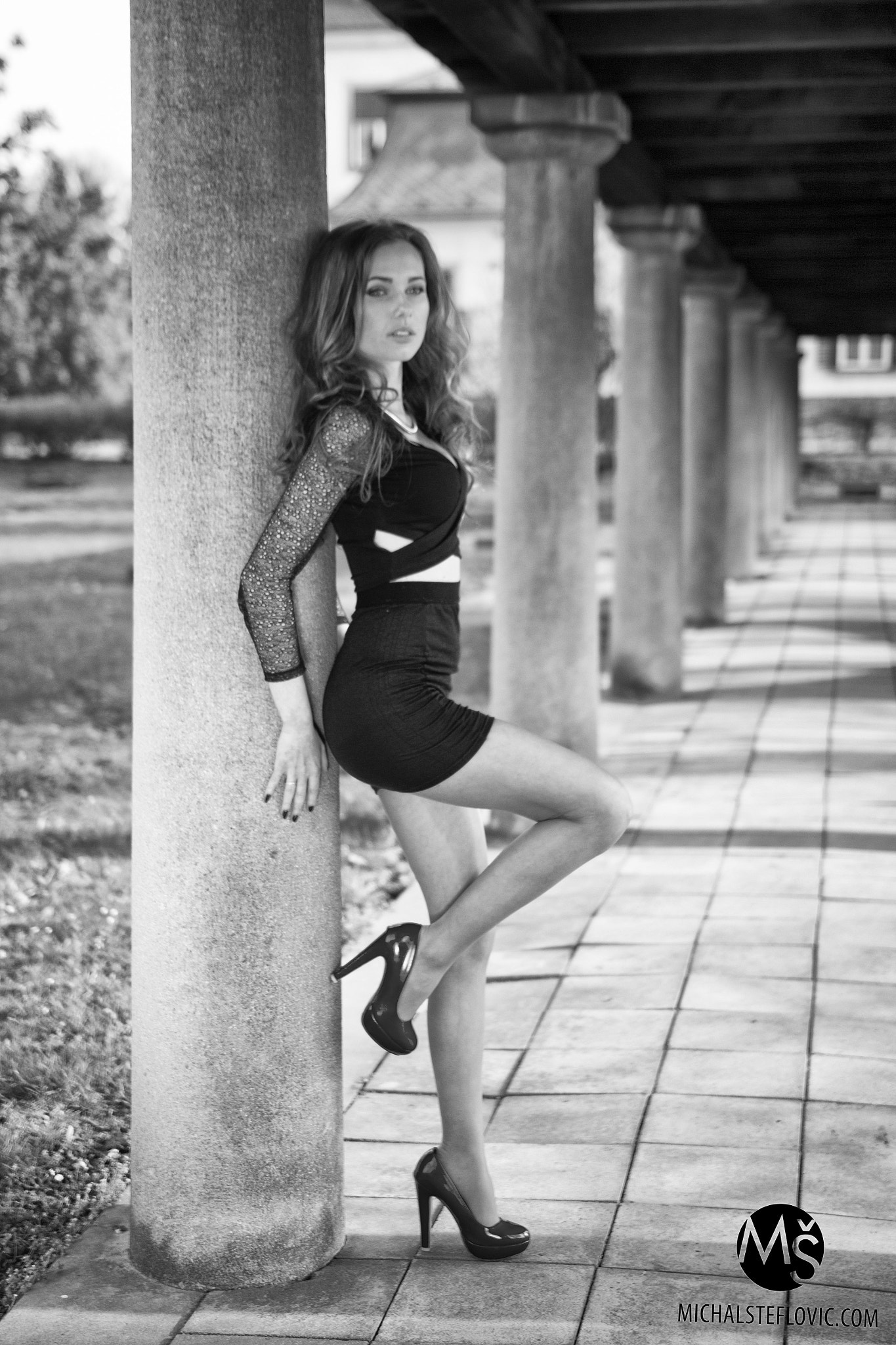 Sigma 18-35mm f/1.8 DC HSM sample photo. Pretty girl on black dress photography
