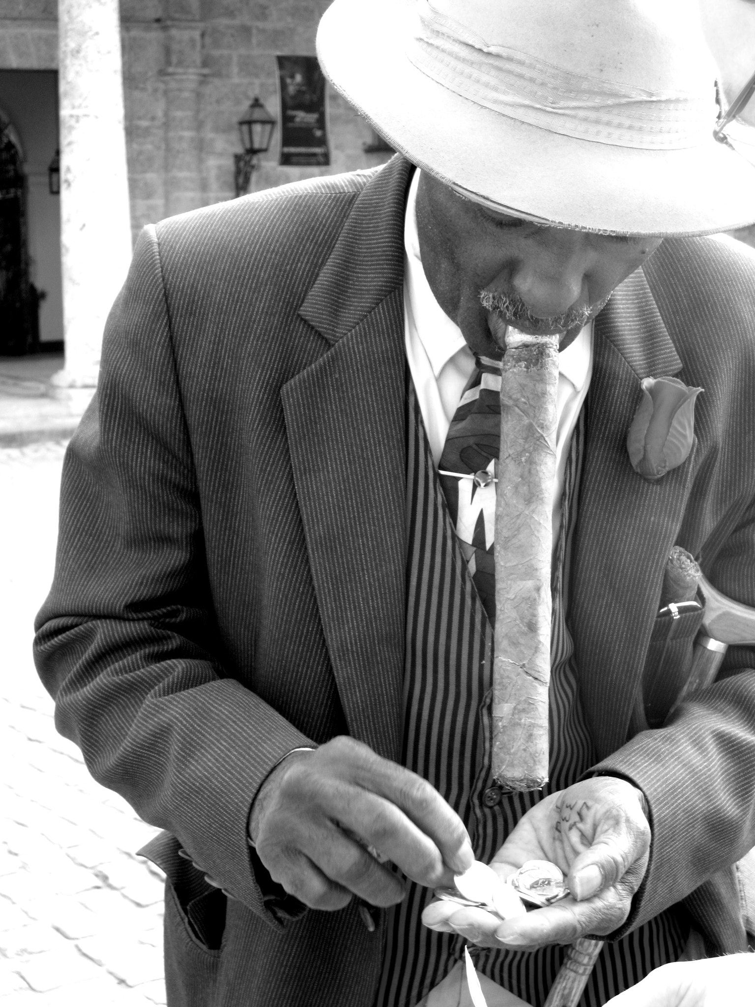 Canon PowerShot SD970 IS (Digital IXUS 990 IS / IXY Digital 830 IS) sample photo. Cuban man, havana photography