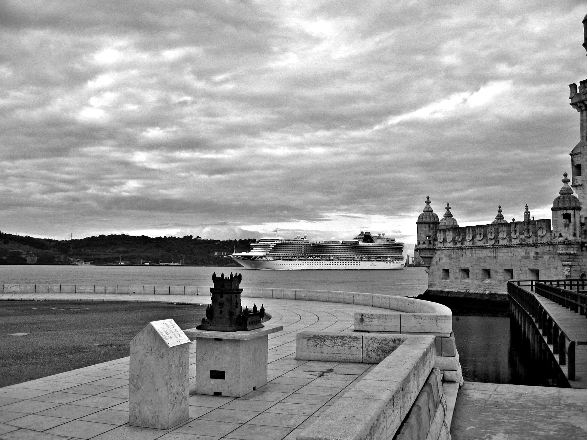 Canon POWERSHOT S50 sample photo. The love boat... photography