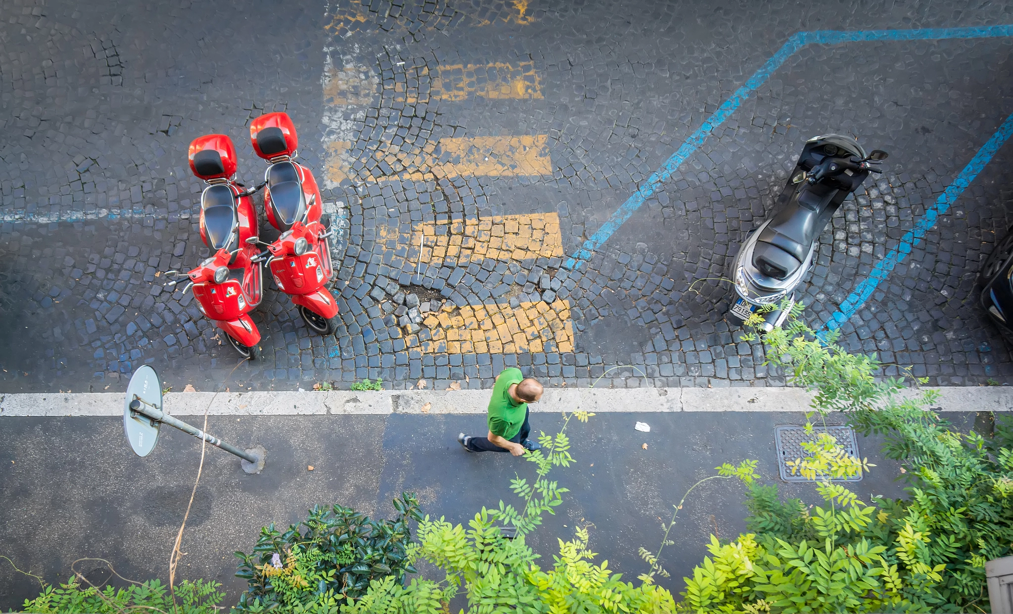 Sony Alpha NEX-7 + Sony Vario-Tessar T* E 16-70mm F4 ZA OSS sample photo. Hi,rome photography