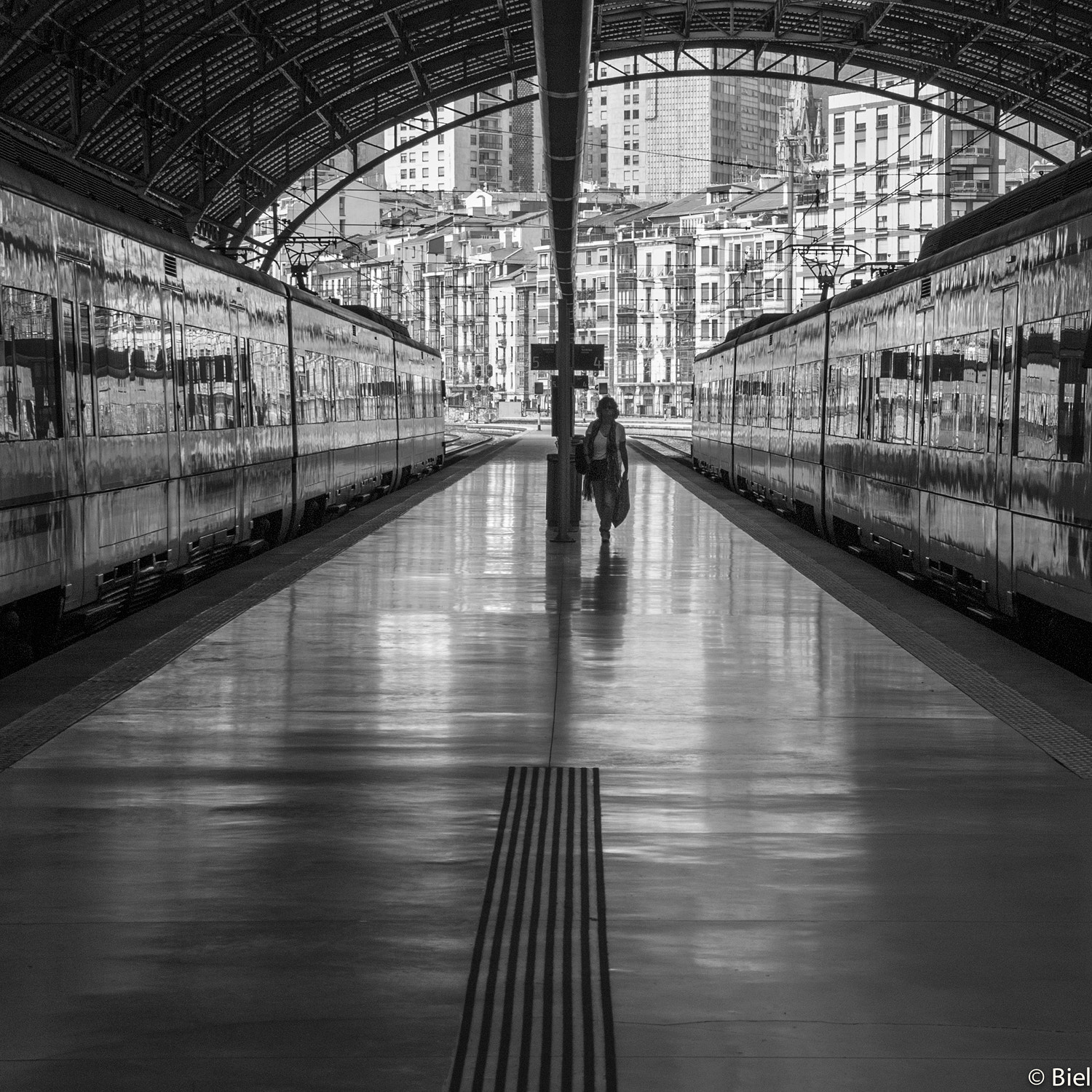 Sigma 17-50mm F2.8 EX DC OS HSM sample photo. Last passenger photography
