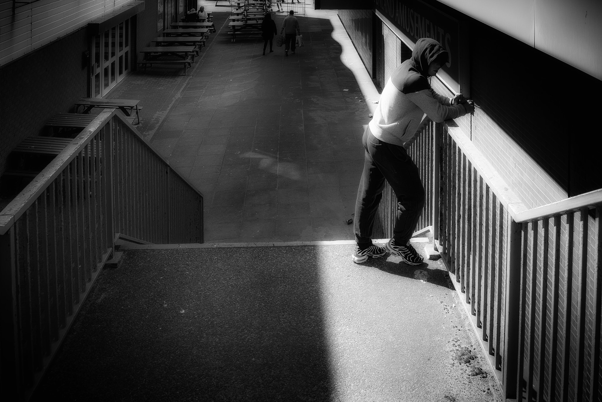 AF Zoom-Nikkor 35-80mm f/4-5.6D sample photo. Shady joint photography
