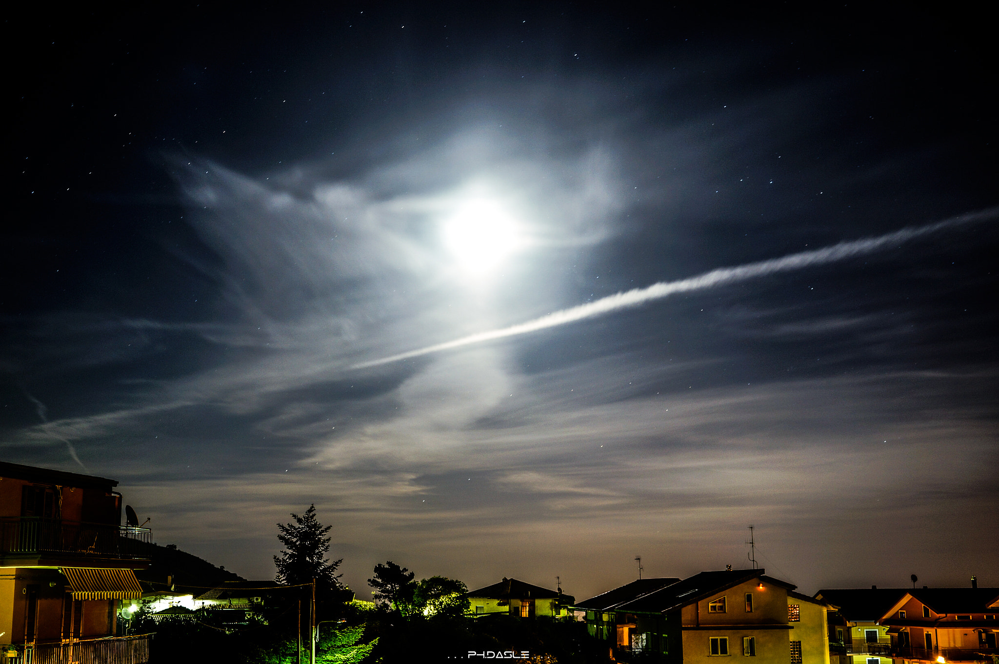 Sony Alpha NEX-5R + Sigma 30mm F2.8 EX DN sample photo. Home sky photography