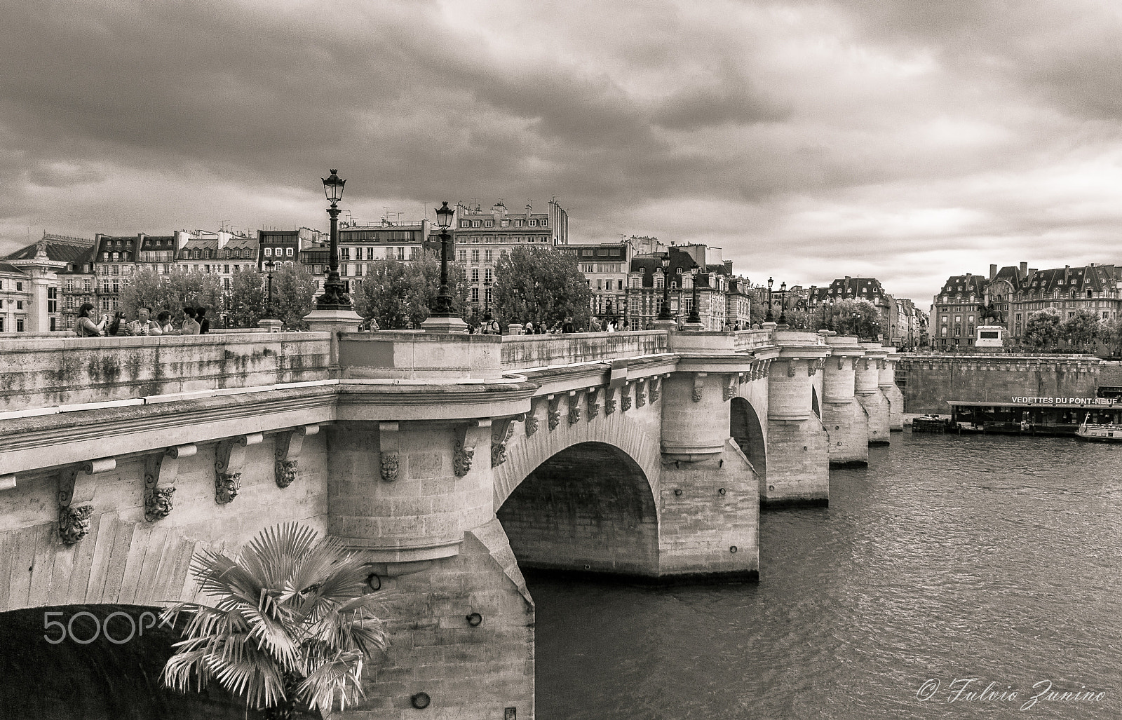 Sigma 12-24mm F4.5-5.6 EX DG Aspherical HSM sample photo. Bridge over the seine photography