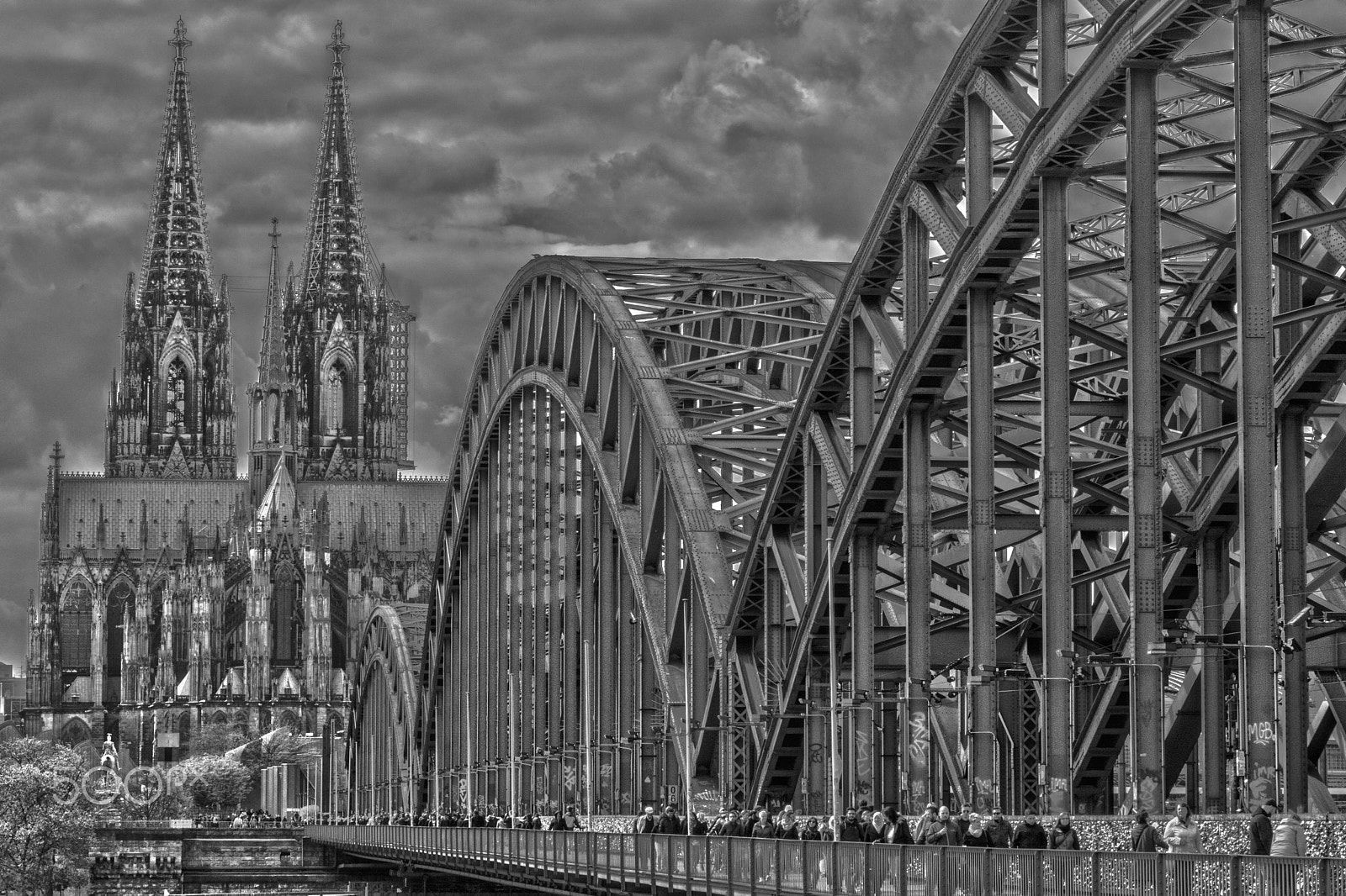 Sony 70-200mm F2.8 G SSM II sample photo. Hohenzollernbrücke photography