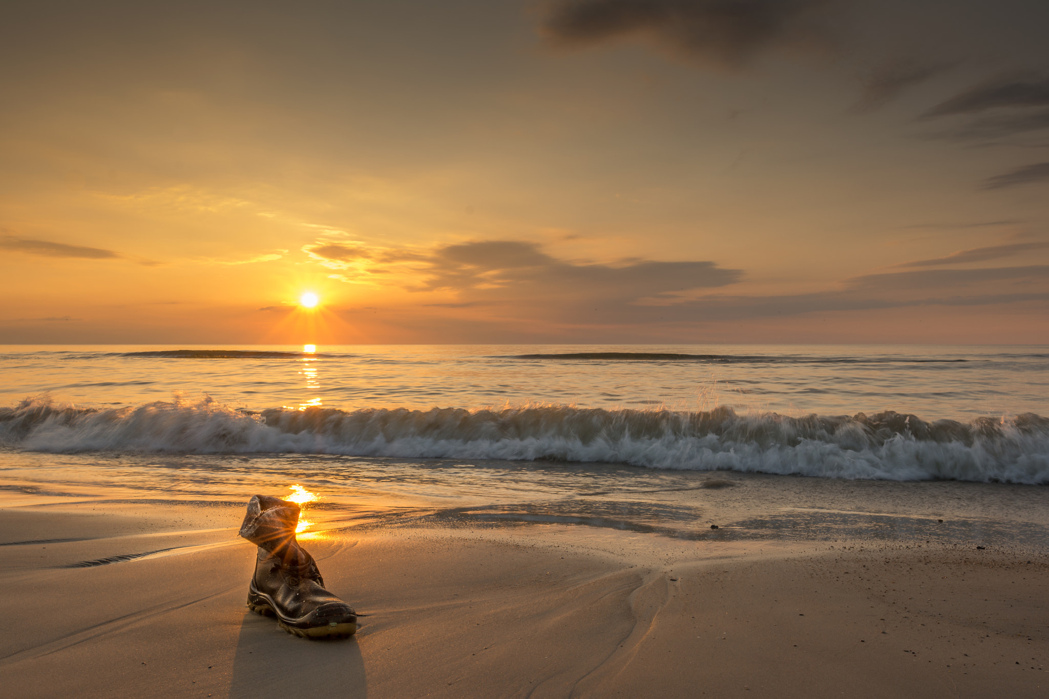 Nikon D7100 + Nikon AF-S Nikkor 20mm F1.8G ED sample photo. Cool shoe shine photography