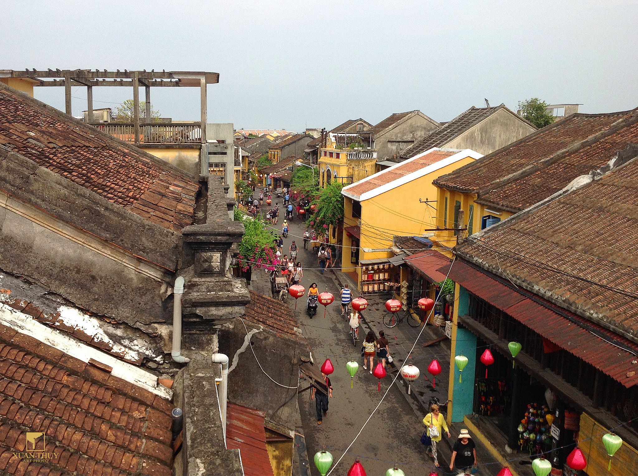 iPad back camera 4.28mm f/2.4 sample photo. Old street in hoi an, vietnam photography
