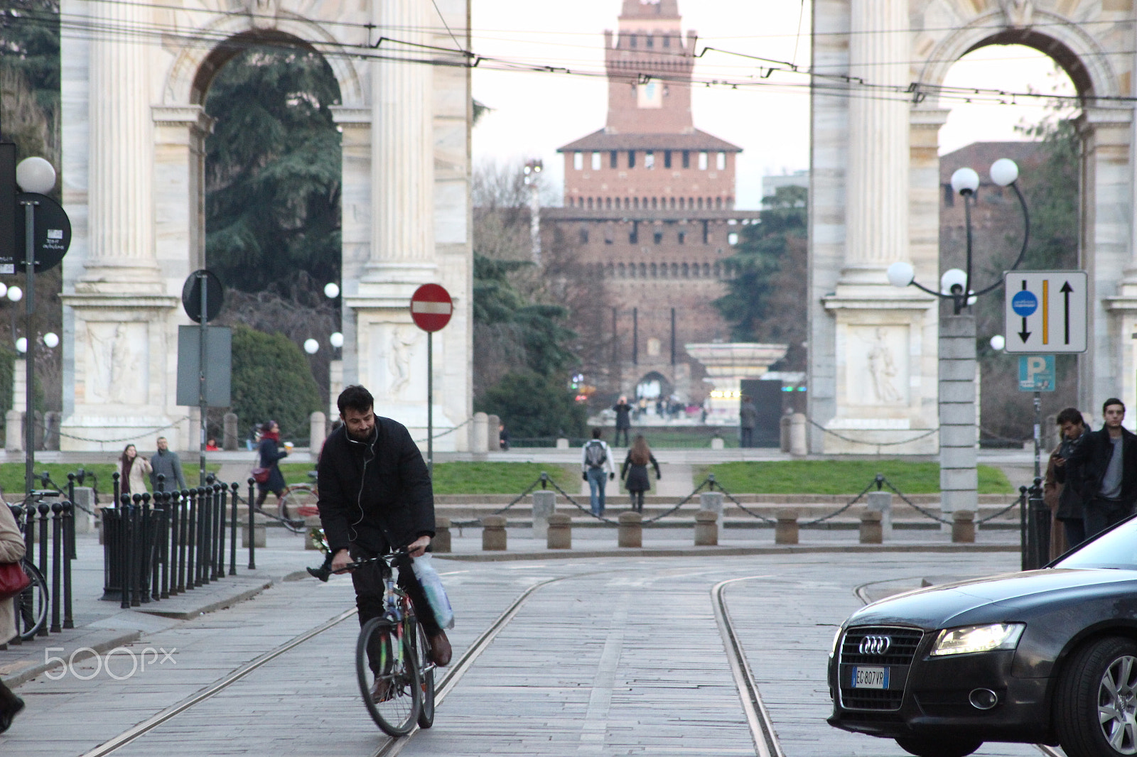 Sigma 70-300mm F4-5.6 APO DG Macro sample photo. Bike vs car photography